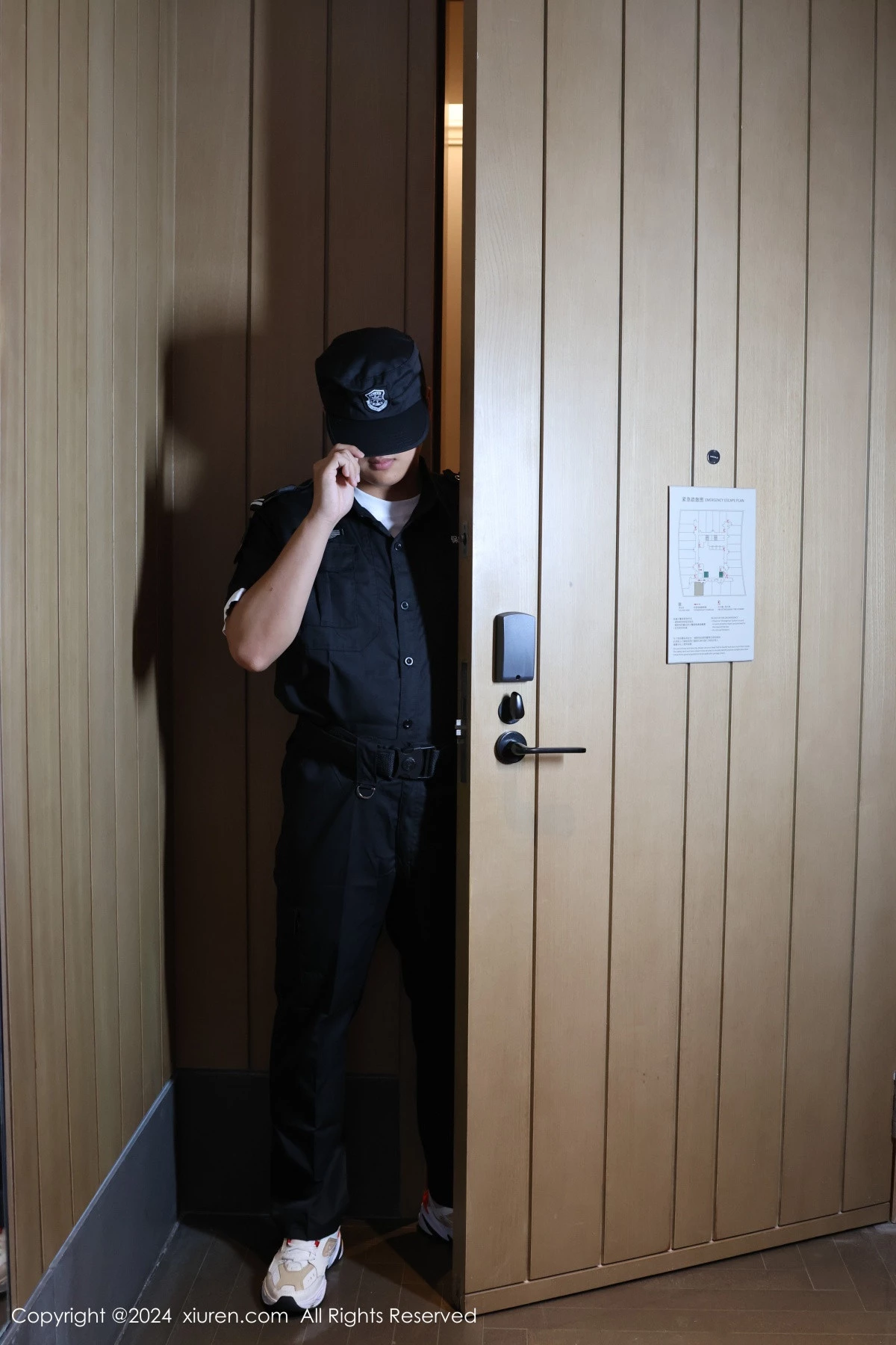 秀人集.com_[XiuRen秀人网]No.8991_模特小薯条nienie性感白色连衣短裙配白丝袜秀完美身材诱惑写真75P