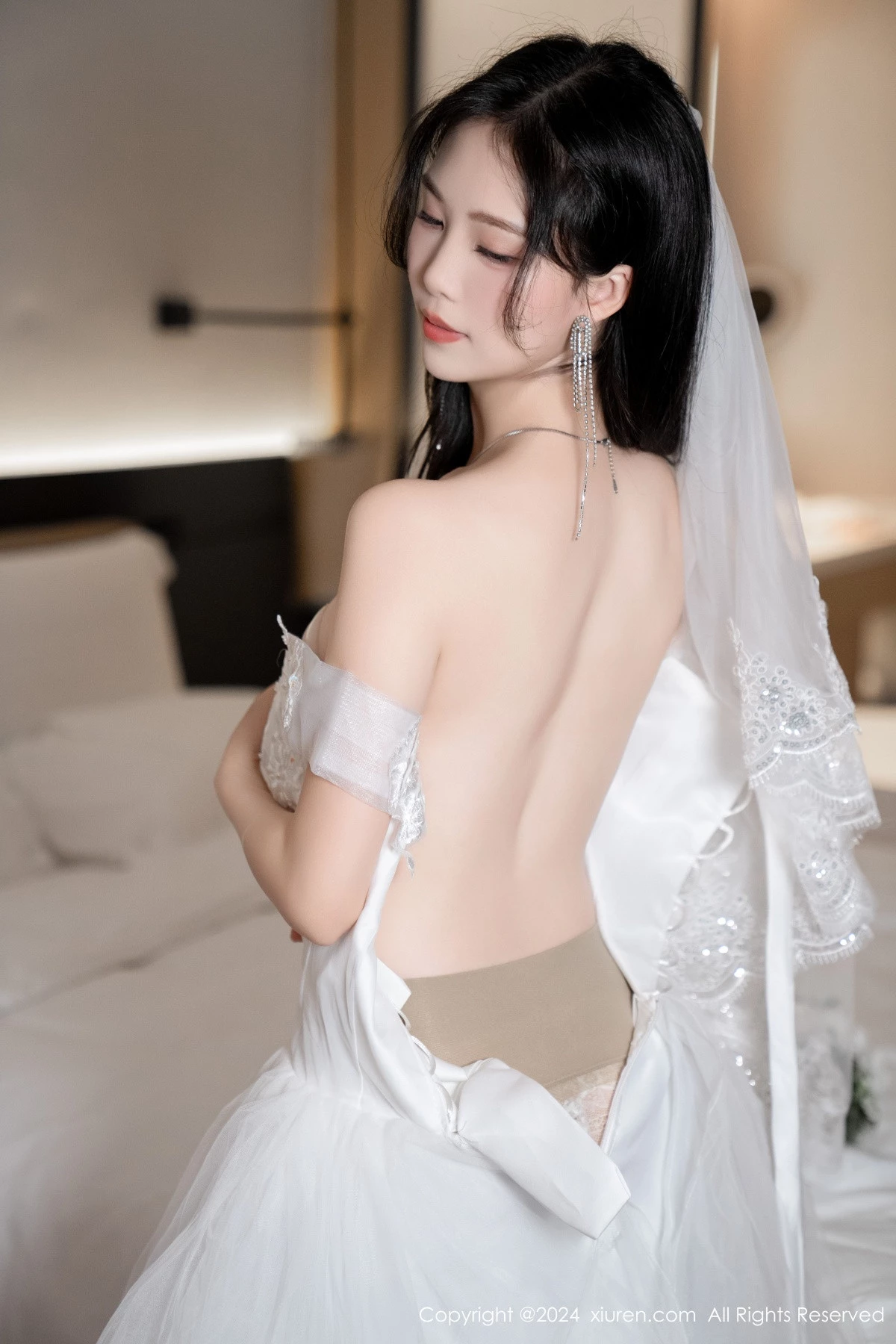 秀人集.com_[XiuRen秀人网]No.8998_模特利世浴室场景性感白色婚纱配超薄肉丝秀完美身材诱惑写真100P