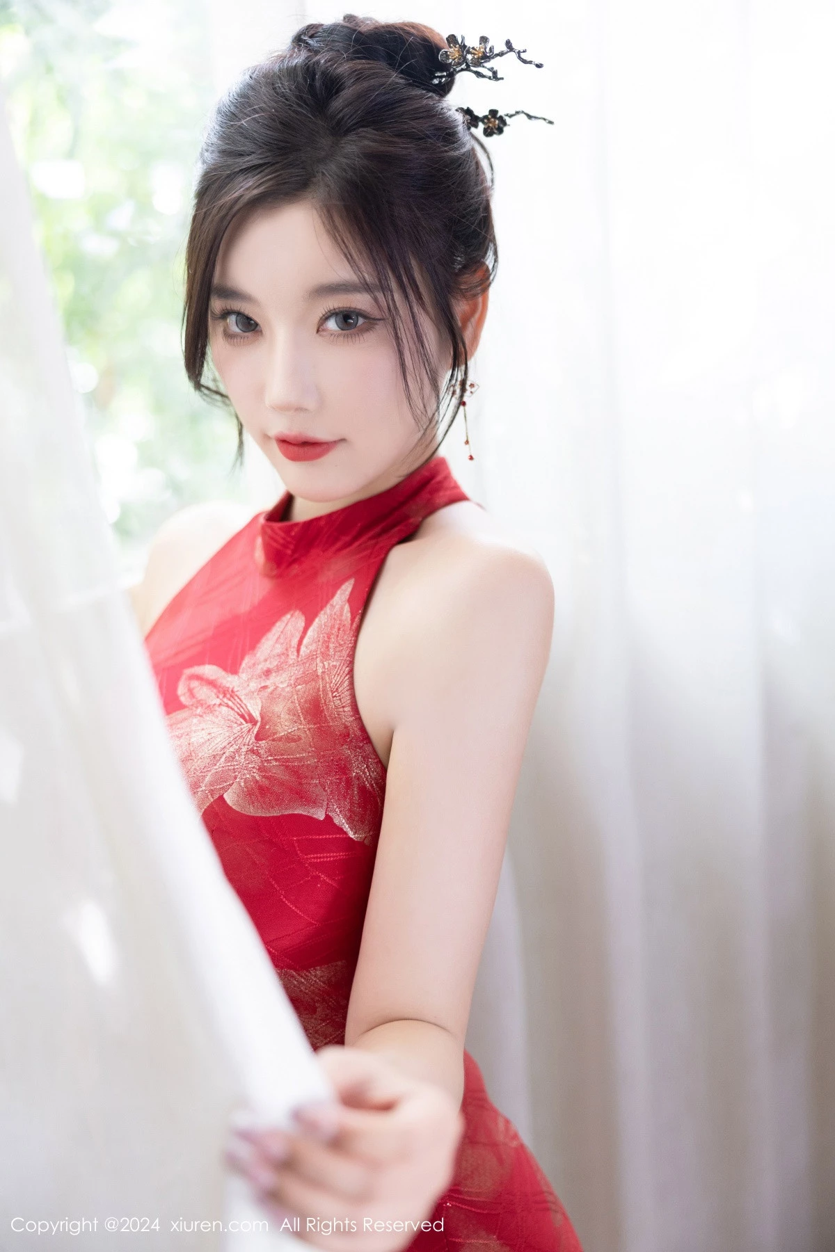 秀人集.com_[XiuRen秀人网]No.8996_女神杨晨晨Yome性感红色长旗袍配黑丝吊袜秀丰腴身材诱惑写真81P