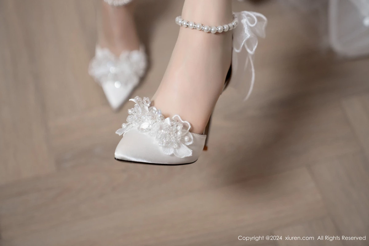 秀人集.com_[XiuRen秀人网]No.8998_模特利世浴室场景性感白色婚纱配超薄肉丝秀完美身材诱惑写真100P