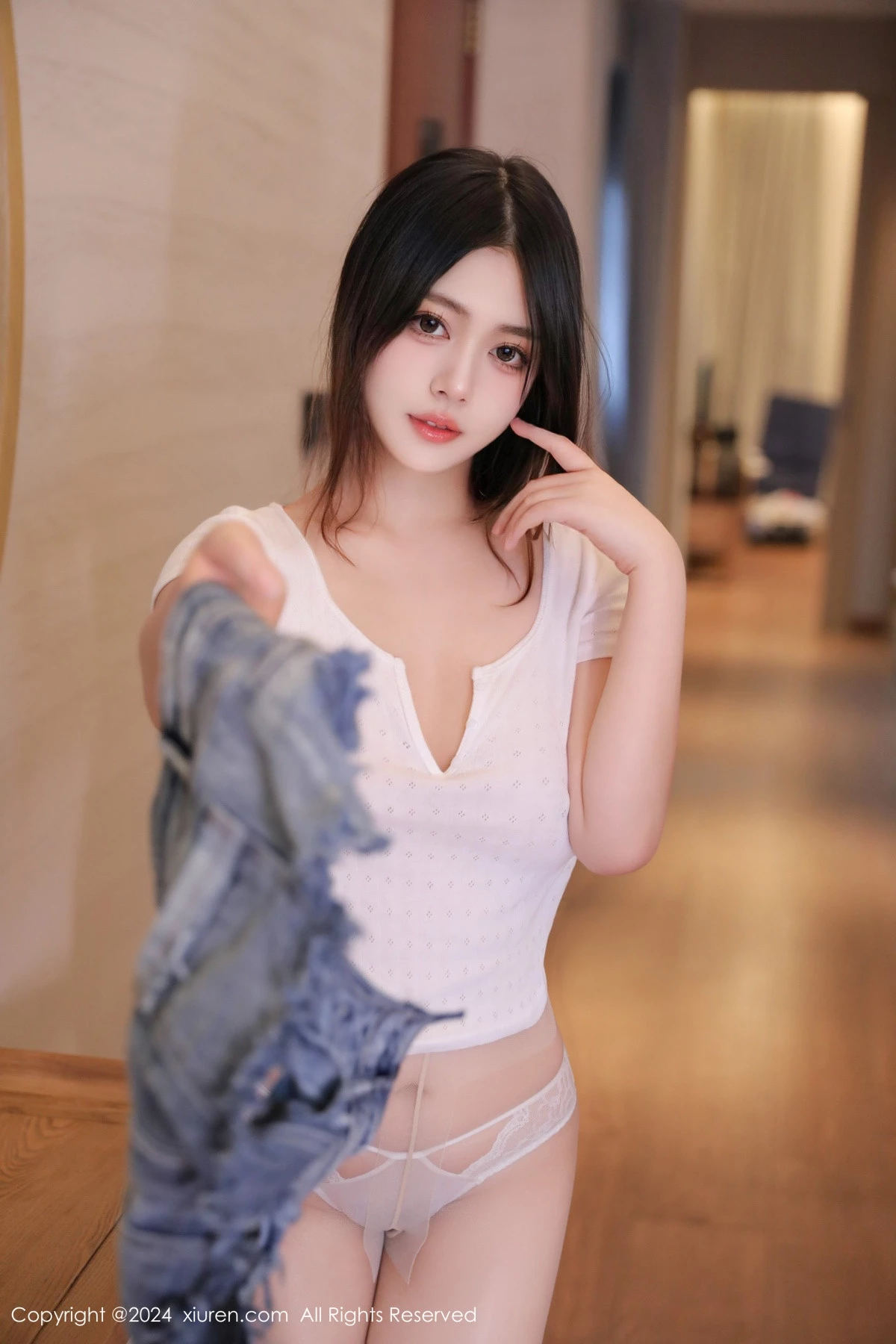 秀人集.com_[XiuRen秀人网]No.9008_模特蛋蛋宝性感白T配超短牛仔裤露超薄肉丝秀丰满身材诱惑写真84P