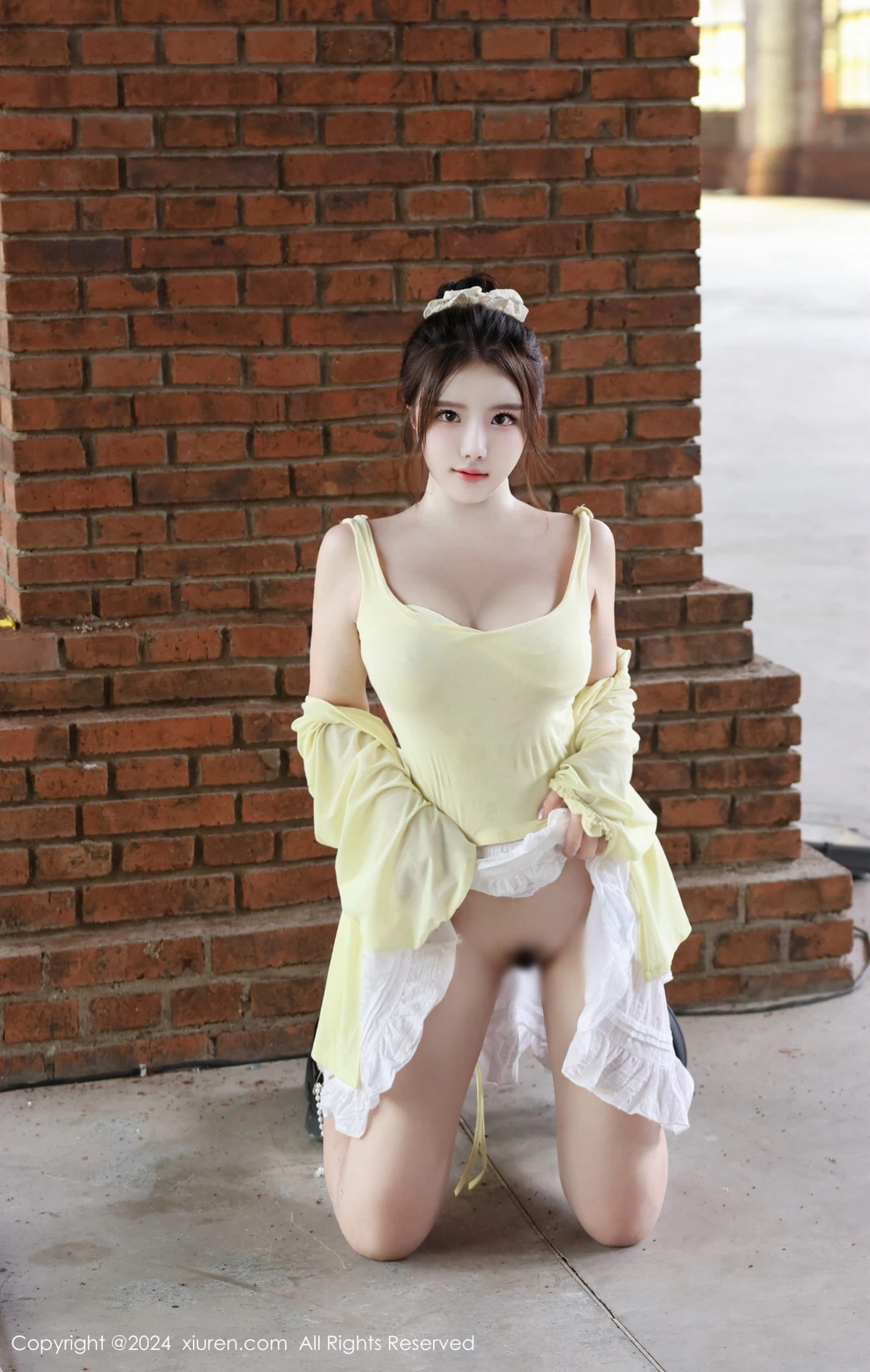 秀人集.com_[XiuRen秀人网]No.9024_模特小薯条nienie性感黄色上衣配白色短裙秀曼妙身姿迷人写真89P