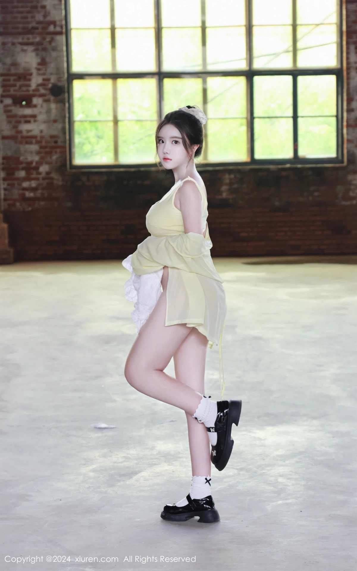 秀人集.com_[XiuRen秀人网]No.9024_模特小薯条nienie性感黄色上衣配白色短裙秀曼妙身姿迷人写真89P