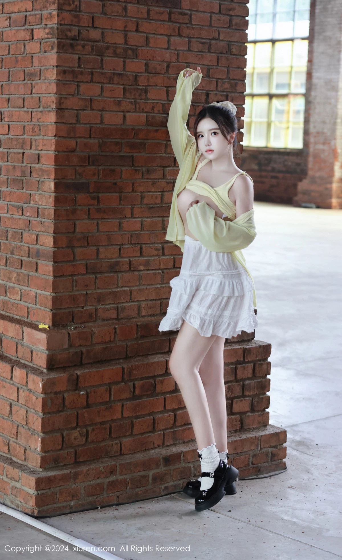 秀人集.com_[XiuRen秀人网]No.9024_模特小薯条nienie性感黄色上衣配白色短裙秀曼妙身姿迷人写真89P