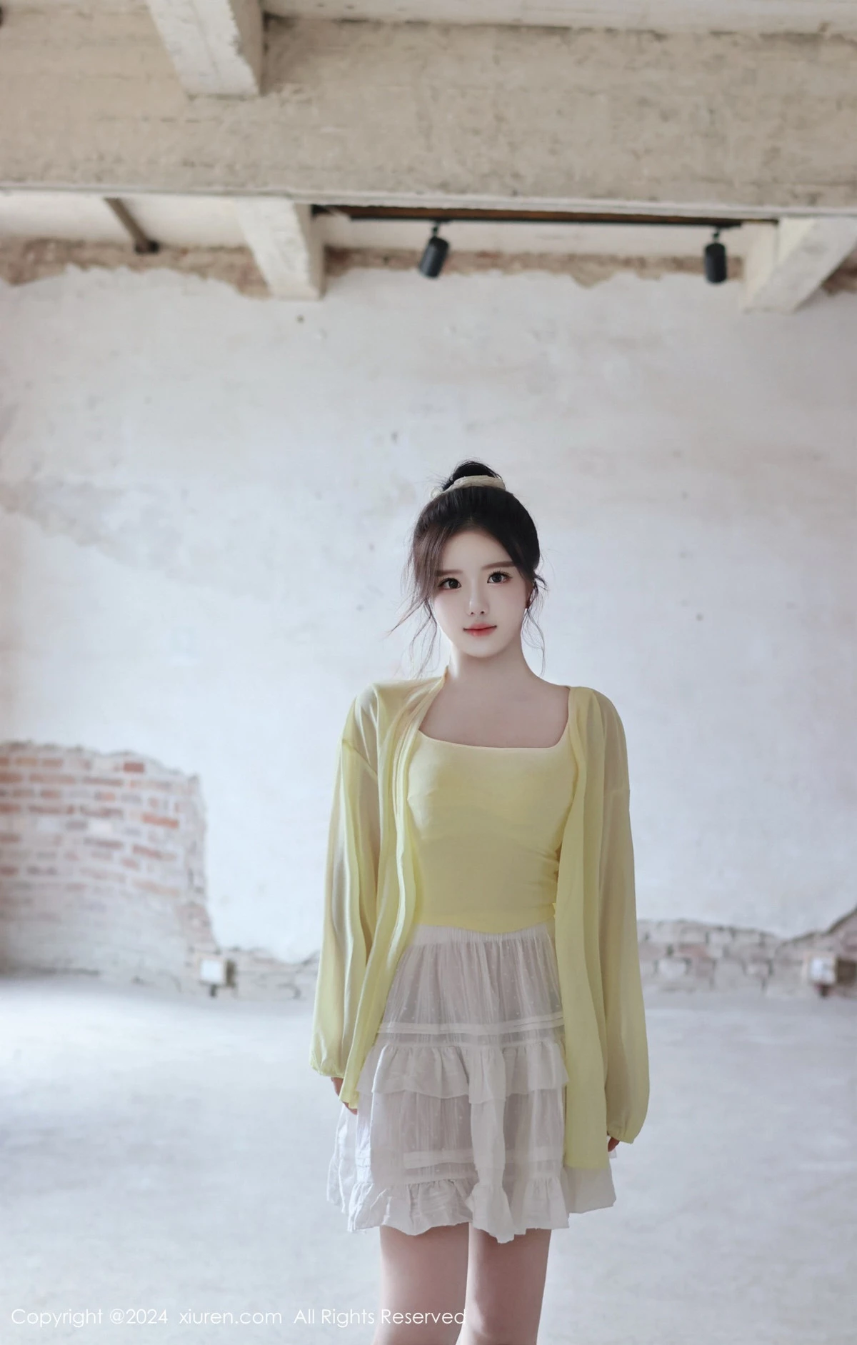 秀人集.com_[XiuRen秀人网]No.9024_模特小薯条nienie性感黄色上衣配白色短裙秀曼妙身姿迷人写真89P