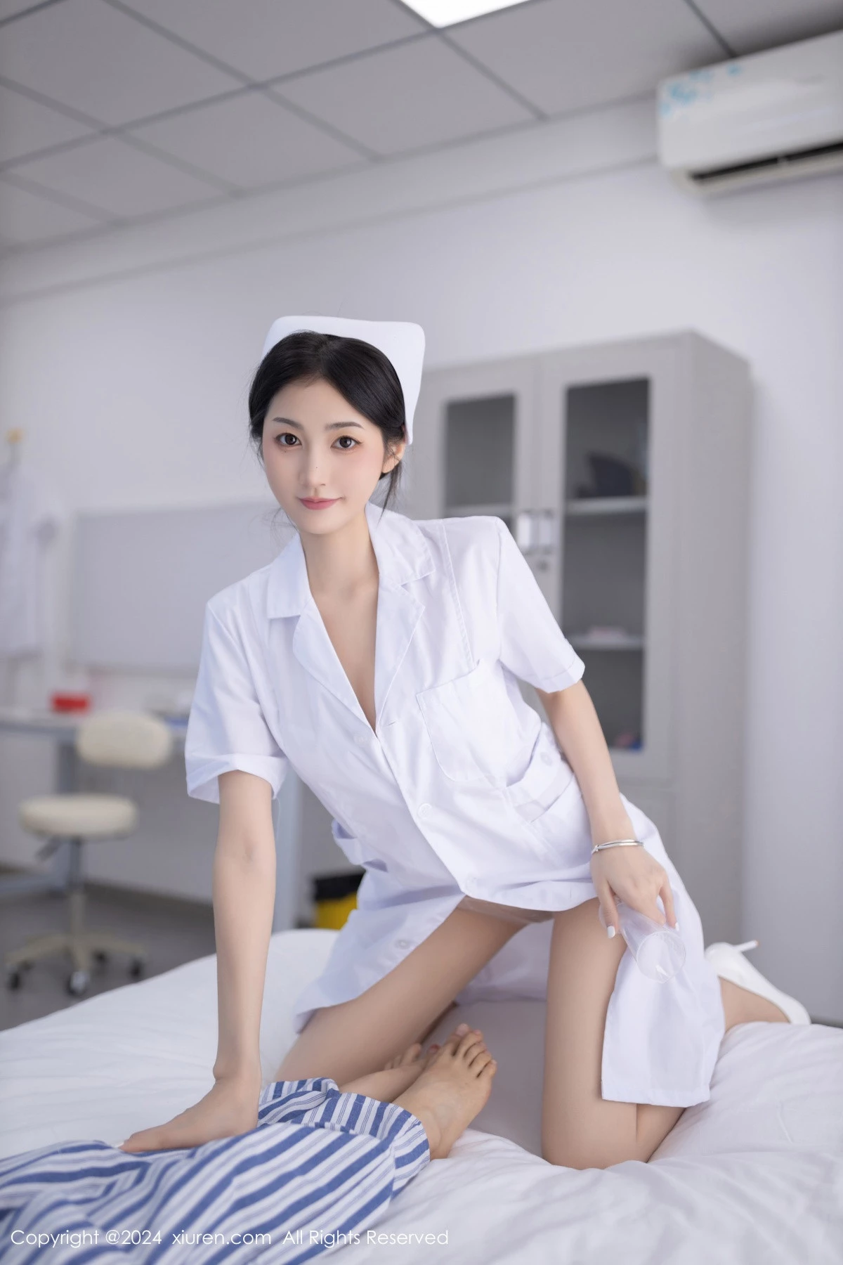 秀人集.com_[XiuRen秀人网]No.8897_模特鱼尾fish性感白色护士服配超薄肉丝秀丰腴身姿撩人诱惑写真80P