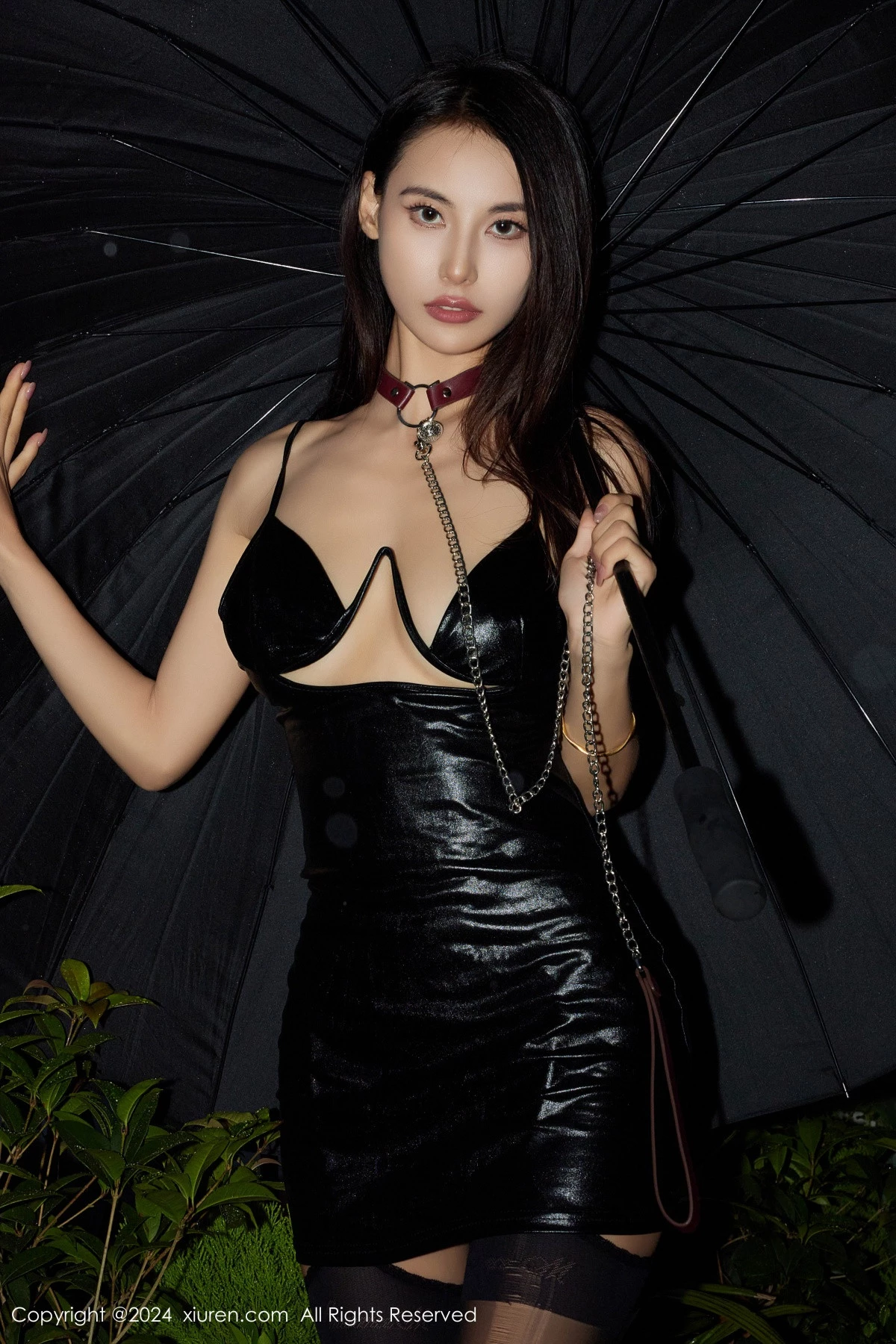 秀人集.com_[XiuRen秀人网]No.8895_模特Lingyu69性感黑色皮内衣配黑皮短裙露超薄黑丝极致魅惑写真83P
