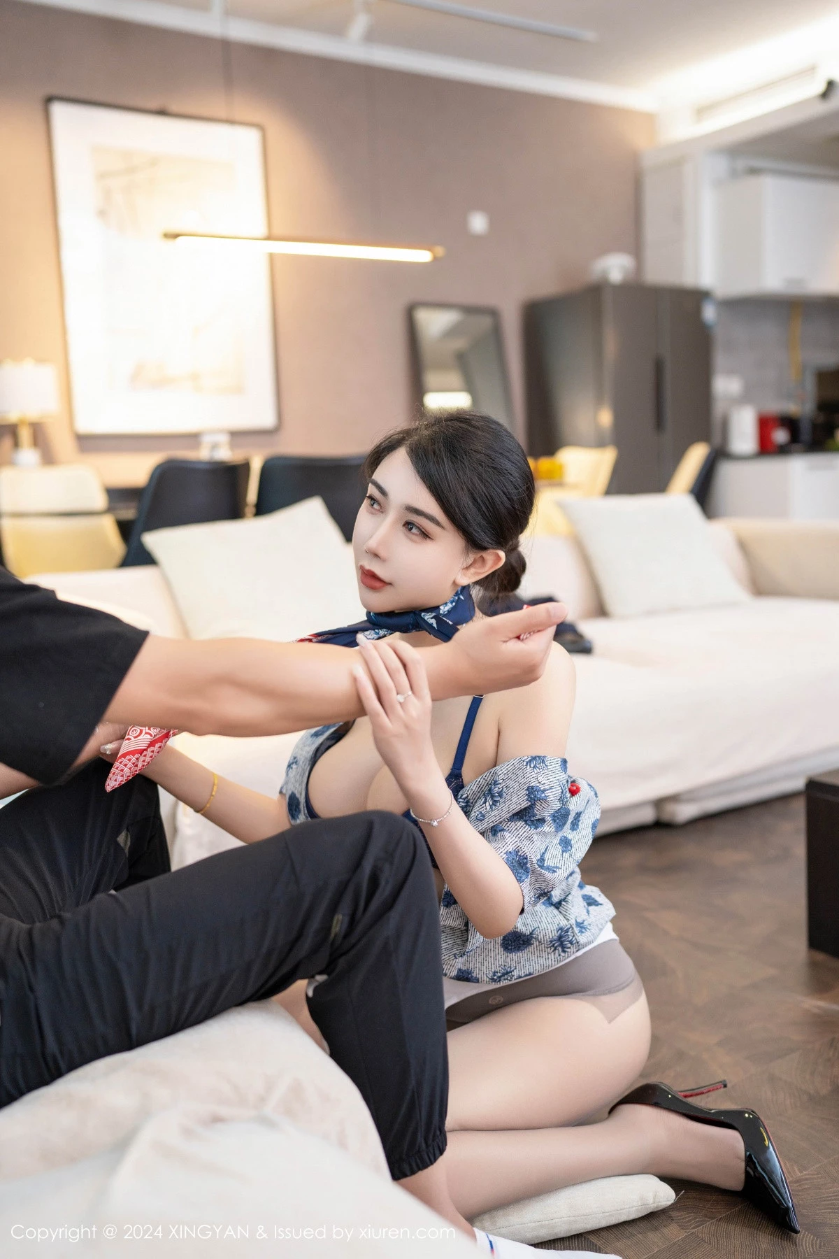 秀人集.com_[XINGYAN星颜社]VOL.259_模特李若汐ci性感空姐制服配超薄肉丝秀丰腴身材完美诱惑写真81P