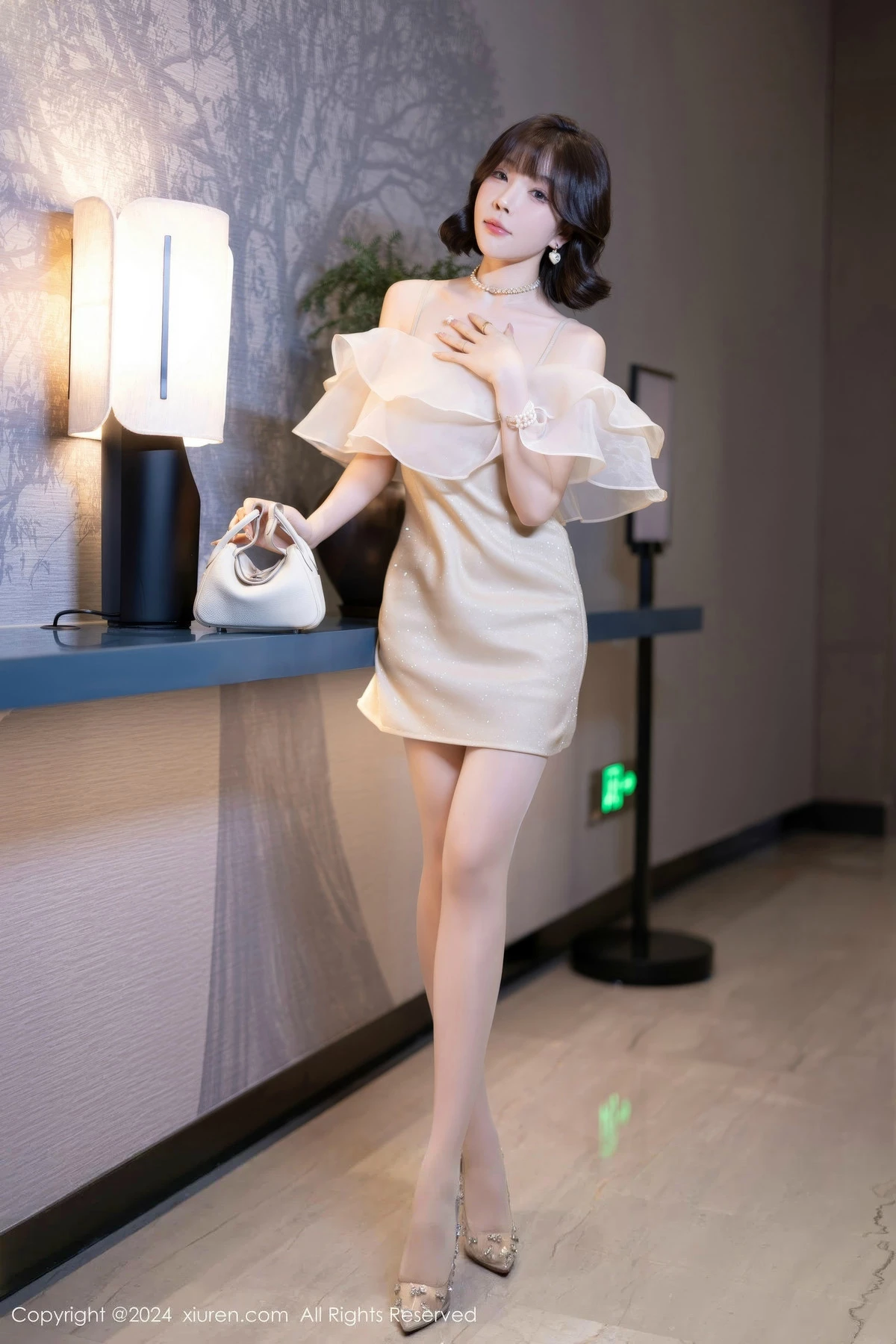 秀人集.com_[XiuRen秀人网]No.8917_女神徐莉芝Booty性感浅色连衣短裙+黑色情趣内衣迷人诱惑写真90P