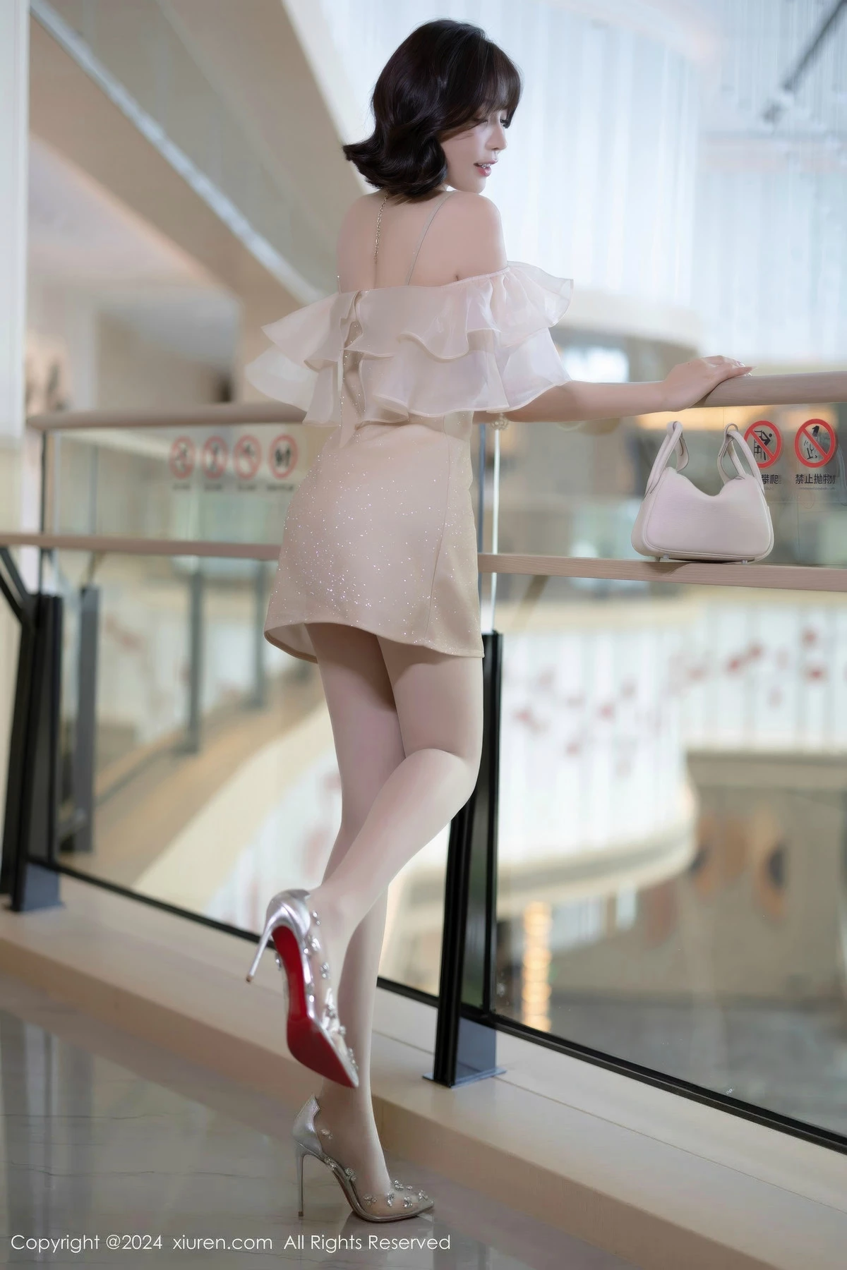 秀人集.com_[XiuRen秀人网]No.8917_女神徐莉芝Booty性感浅色连衣短裙+黑色情趣内衣迷人诱惑写真90P