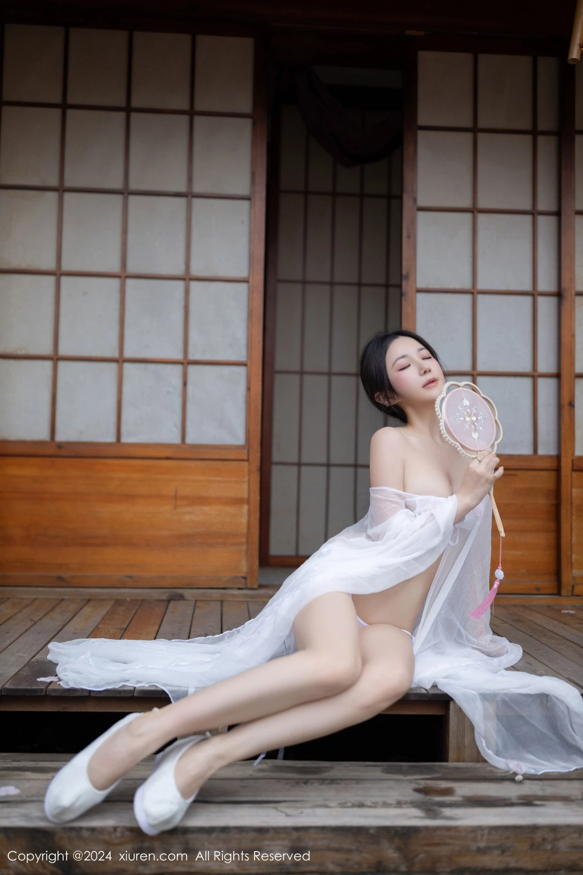 秀人集.com_[XiuRen秀人网]No.8927_模特鱼子酱Fish性感白色轻透连衣裙露白色情趣内衣迷人诱惑写真80P