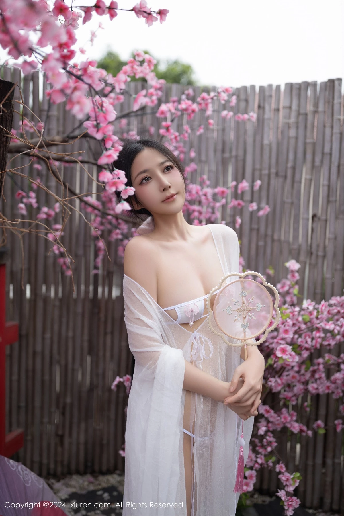 秀人集.com_[XiuRen秀人网]No.8927_模特鱼子酱Fish性感白色轻透连衣裙露白色情趣内衣迷人诱惑写真80P