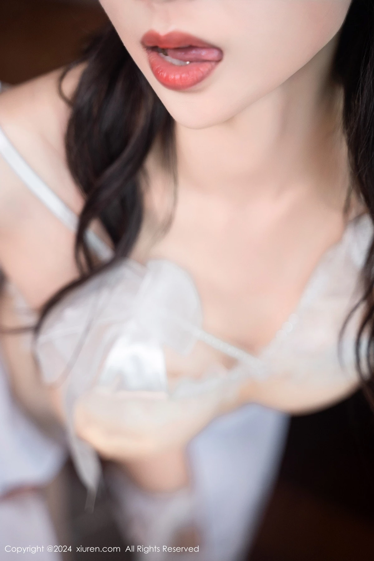 秀人集.com_[XiuRen秀人网]No.9077_模特宝宝甜性感白色护士制服露情趣内衣配白丝袜秀美腿诱惑写真84P