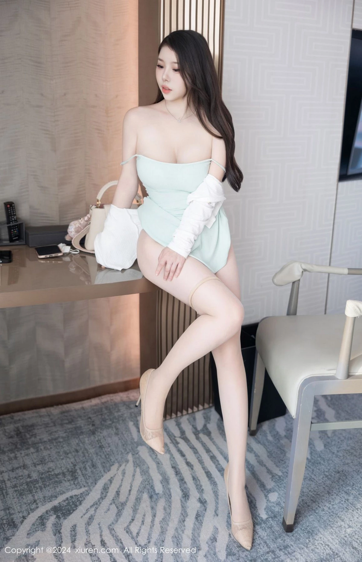 秀人集.com_[XiuRen秀人网]No.9080_模特白茹雪abby性感浅色连衣长裙配超薄肉丝秀丰腴身材诱惑写真83P