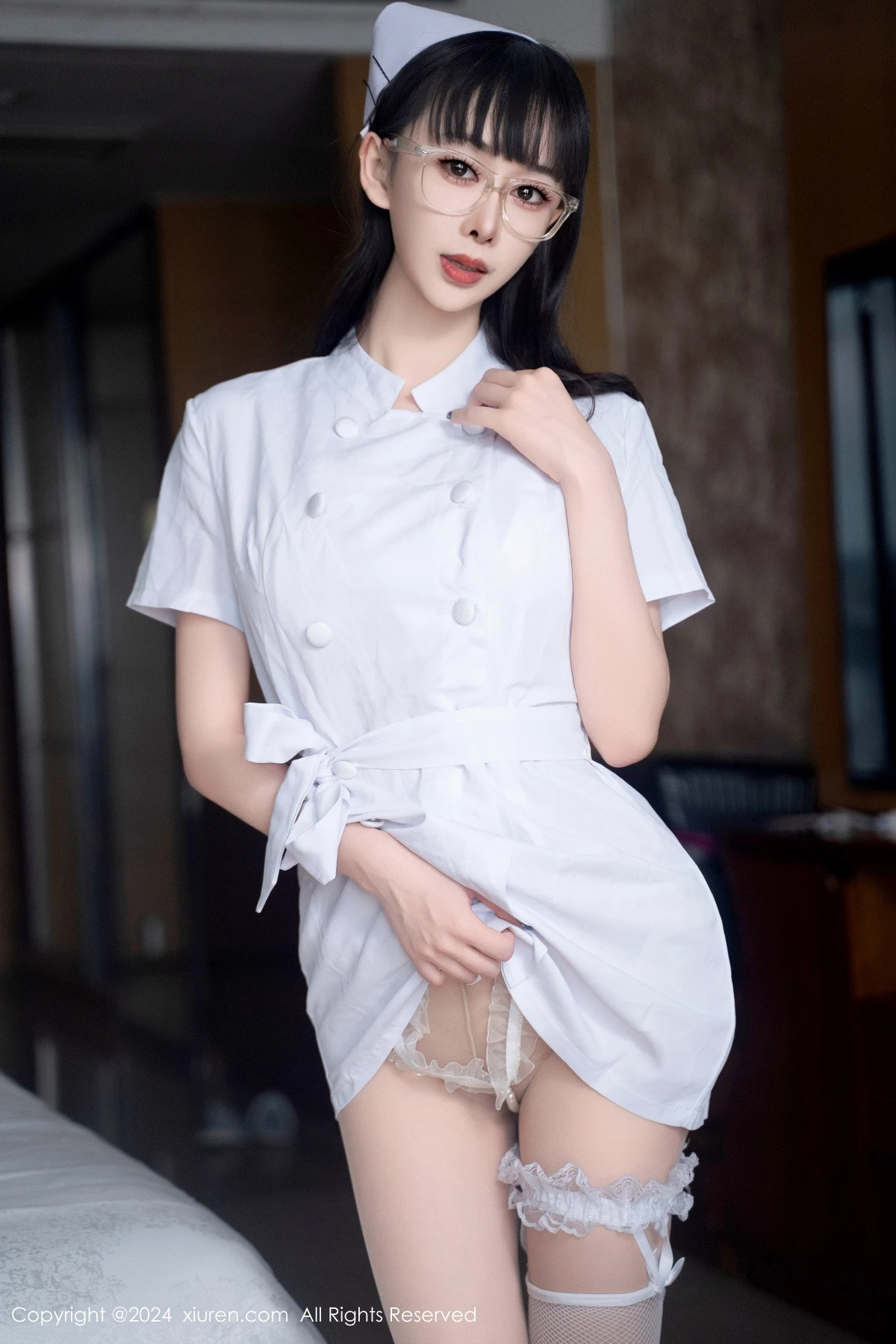 秀人集.com_[XiuRen秀人网]No.9077_模特宝宝甜性感白色护士制服露情趣内衣配白丝袜秀美腿诱惑写真84P