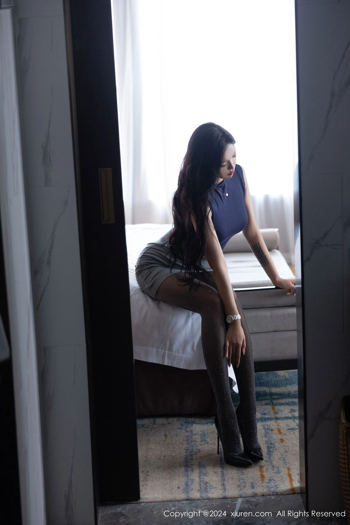 秀人集.com_[XiuRen秀人网]No.9082_模特娜比性感蓝色T恤配超薄黑丝露蓝色内衣秀凹凸身材诱惑写真86P