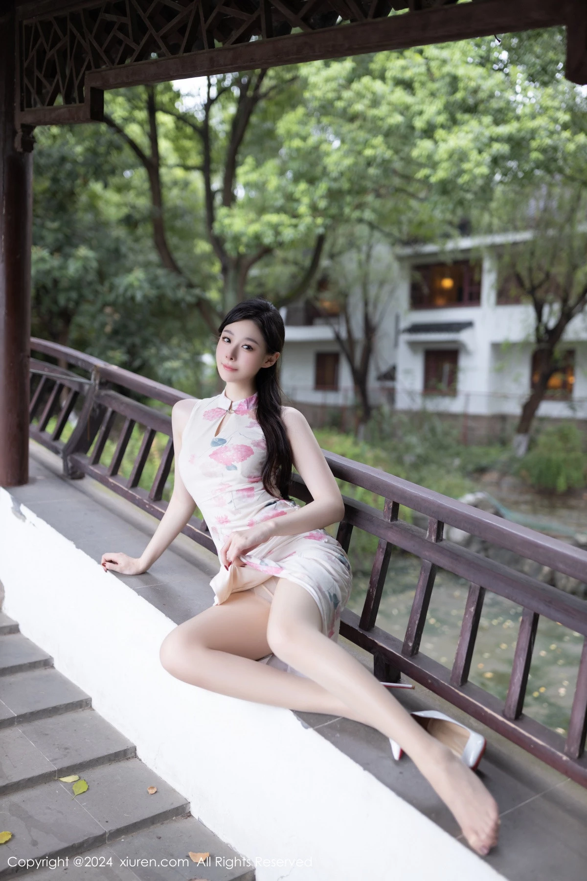 秀人集.com_[XiuRen秀人网]No.9087_模特小逗逗性感粉色图案连衣裙配超薄肉丝秀曼妙身姿诱惑写真79P