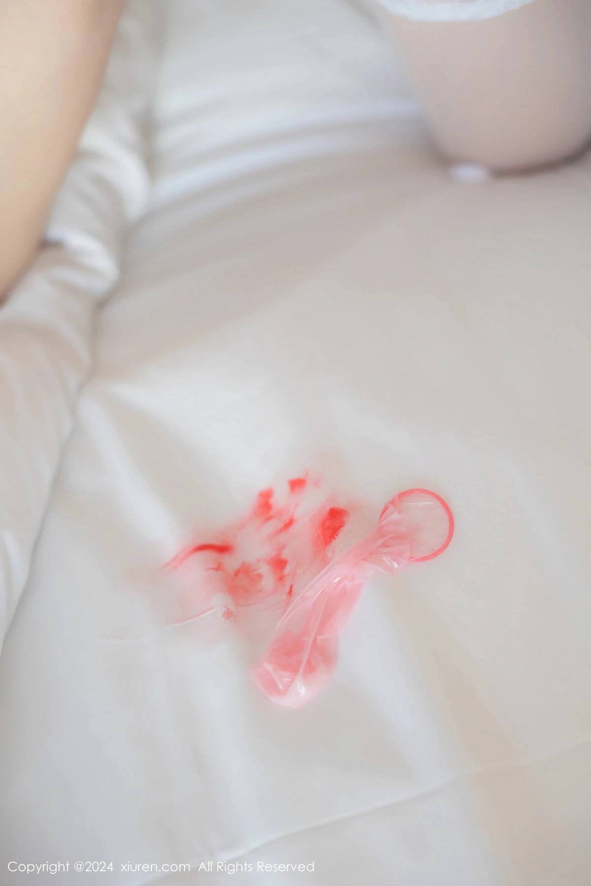 秀人集.com_[XiuRen秀人网]No.9091_模特桃妖夭性感白色薄纱情趣服饰配白丝袜秀惹火身材诱惑写真87P