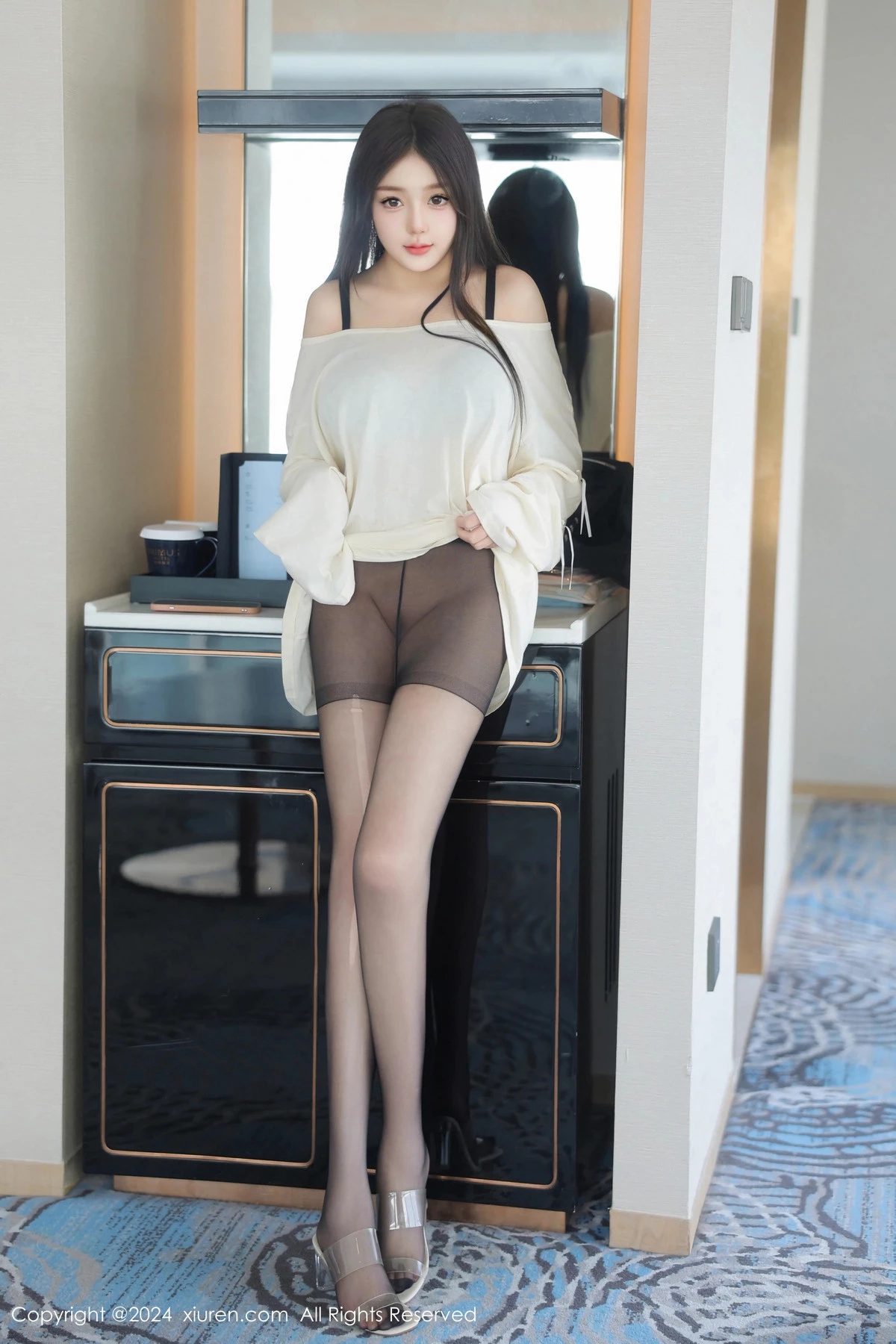 秀人集.com_[XiuRen秀人网]No.9089_模特柚柚小奶瓶性感浅色服饰配超薄黑丝秀凹凸身材撩人诱惑写真81P