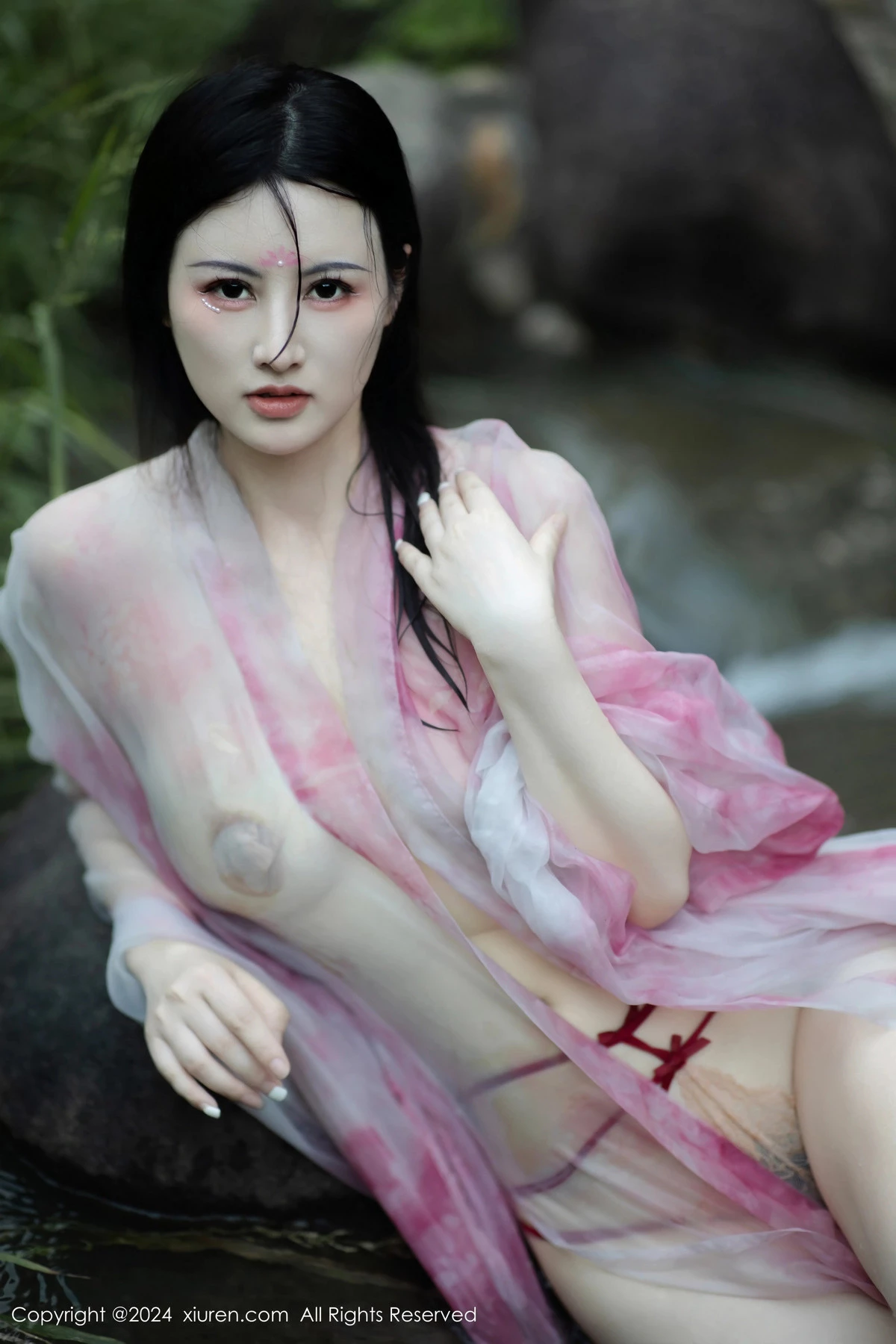 秀人集.com_[XiuRen秀人网]No.9100_模特诗诗kiki户外性感粉色古风薄纱服饰秀丰腴身姿惹火诱惑写真70P