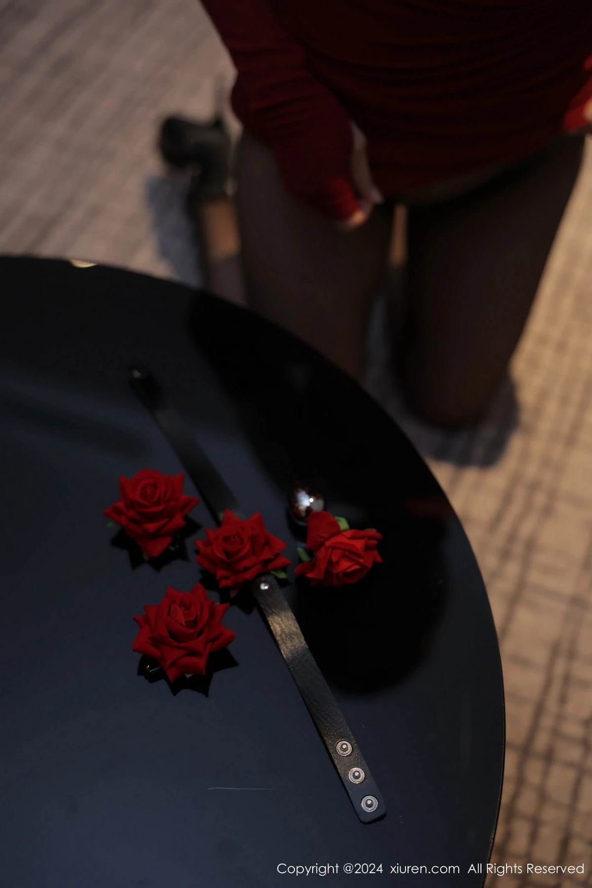 秀人集.com_[XiuRen秀人网]No.9096_模特波巧酱性感红色连衣短裙配开档黑丝秀曼妙身姿惹火诱惑写真85P