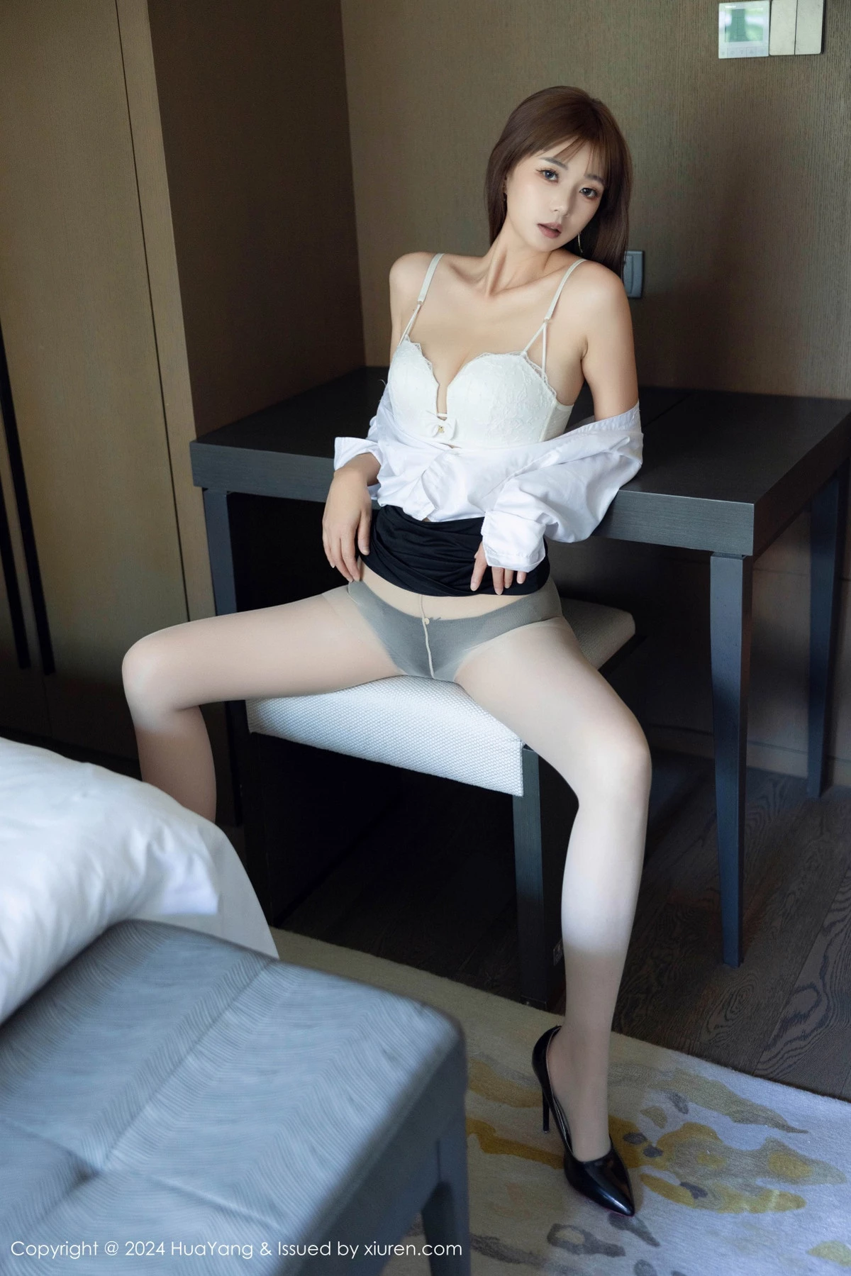 秀人集.com_[HuaYang花漾]Vol.604_模特宋-KiKi性感白T配黑色短裙露白色丝袜秀完美身材迷人写真75P