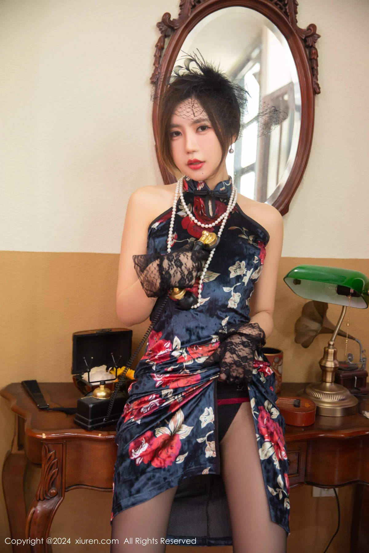 秀人集.com_[XiuRen秀人网]No.9116_女神绮里嘉ula性感复古旗袍露黑红色内衣配超薄黑丝极致魅惑写真66P