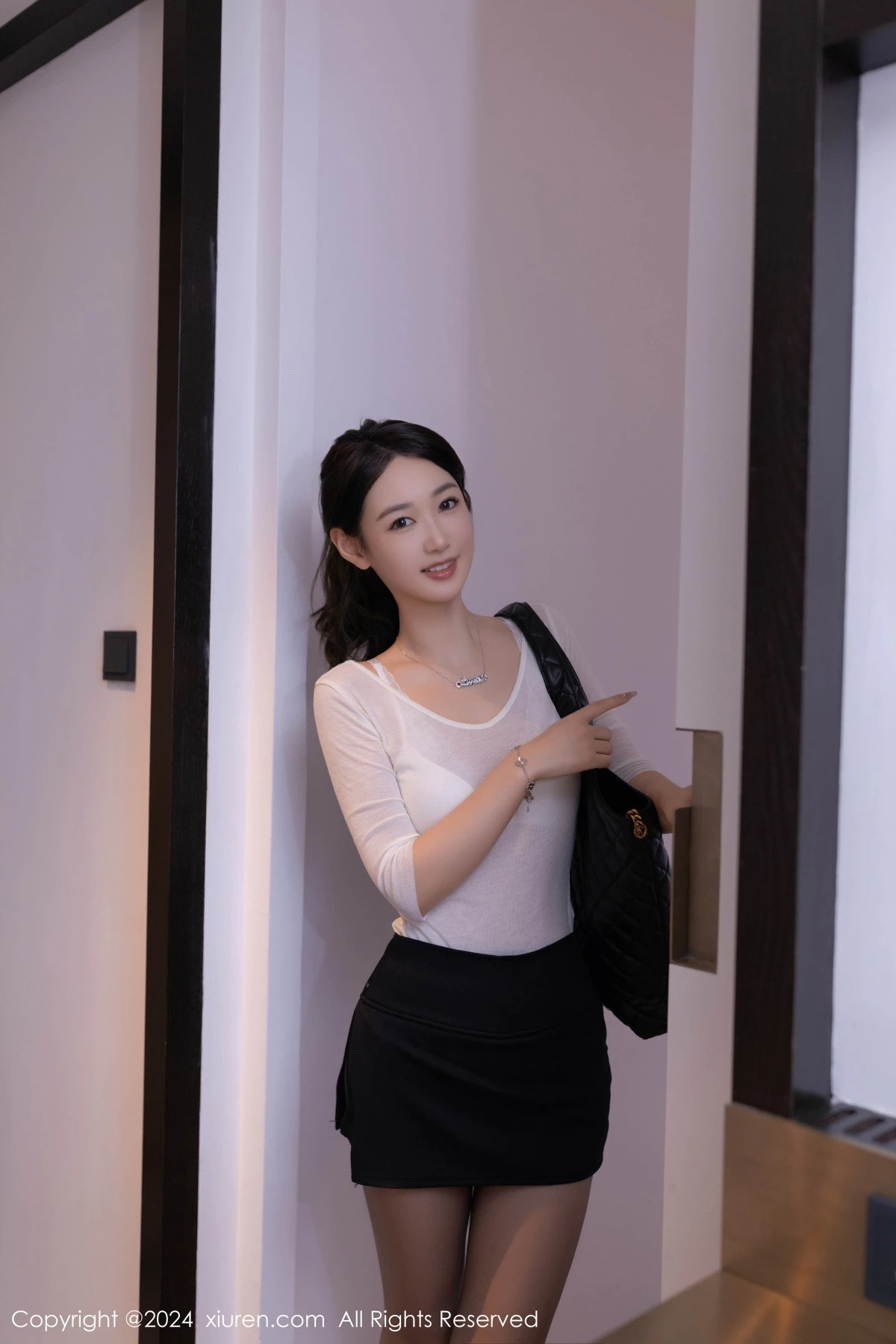 秀人集.com_[XiuRen秀人网]No.9036_模特唐安琪性感白色上衣露白色内衣配超薄黑丝秀美腿诱惑写真84P