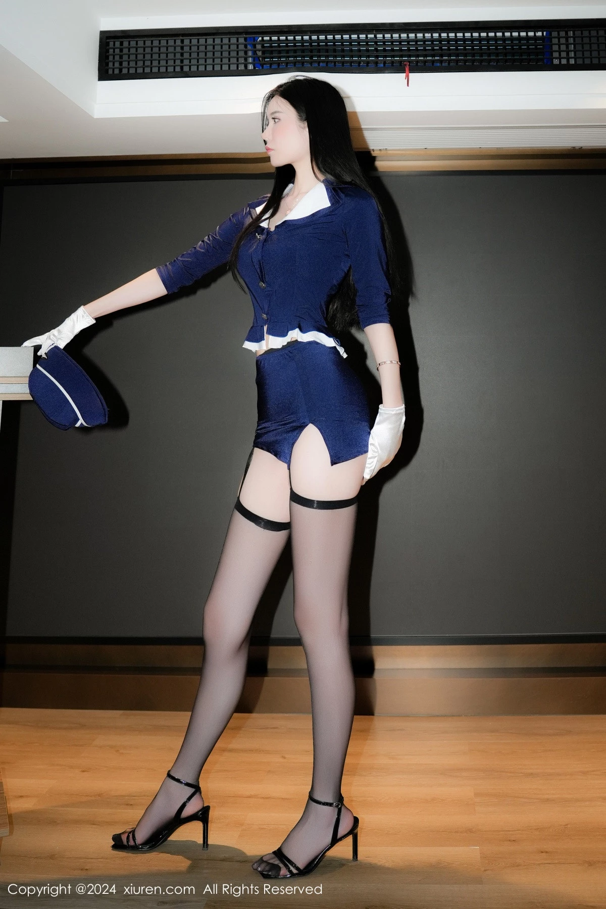 秀人集.com_[XiuRen秀人网]No.9126_模特Erikaki性感蓝色空姐制服配黑丝吊袜秀修长美腿撩人诱惑写真80P