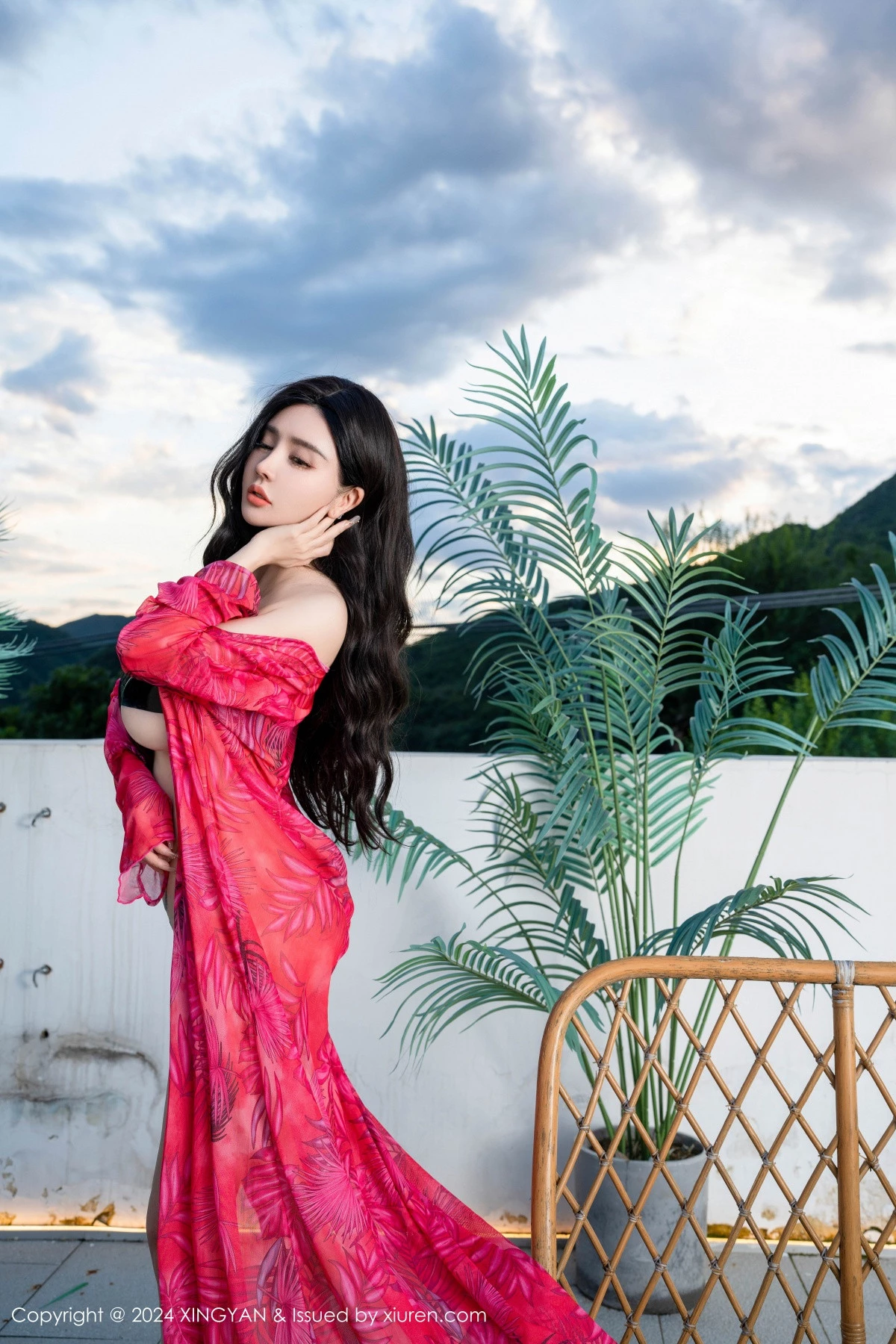 秀人集.com_[XINGYAN星颜社]VOL.267_模特潘思沁性感红色连衣裙露黑色情趣内衣秀巨乳肥臀诱惑写真82P