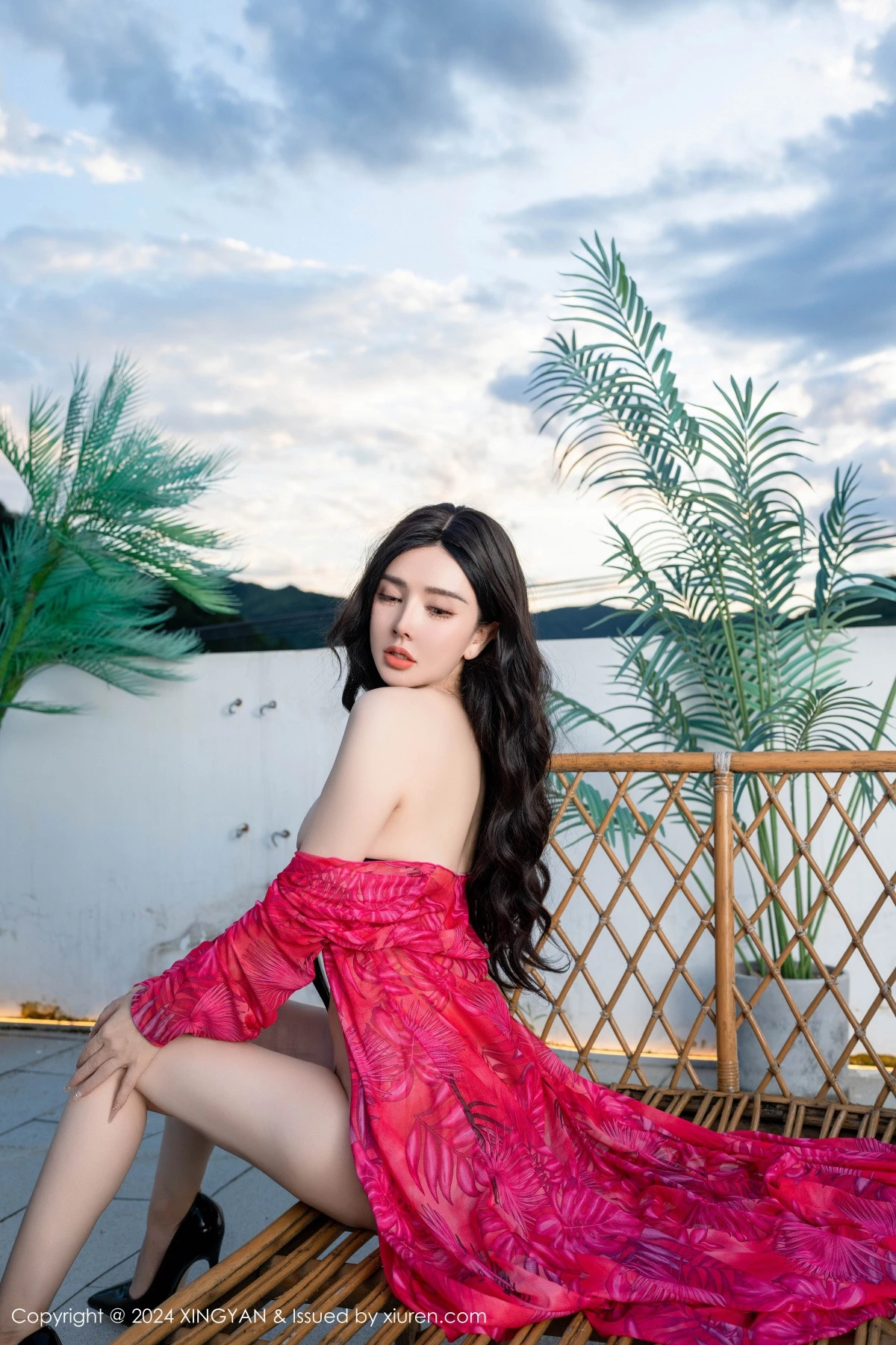 秀人集.com_[XINGYAN星颜社]VOL.267_模特潘思沁性感红色连衣裙露黑色情趣内衣秀巨乳肥臀诱惑写真82P