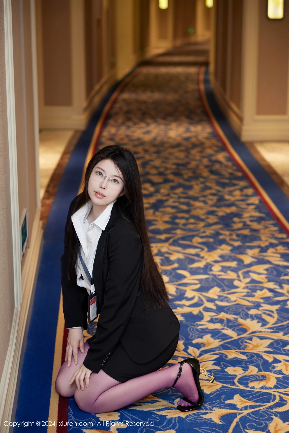 秀人集.com_[XiuRen秀人网]No.9131_模特白茹雪abby性感白T配黑短裙露紫丝吊袜秀丰腴身姿诱惑写真87P