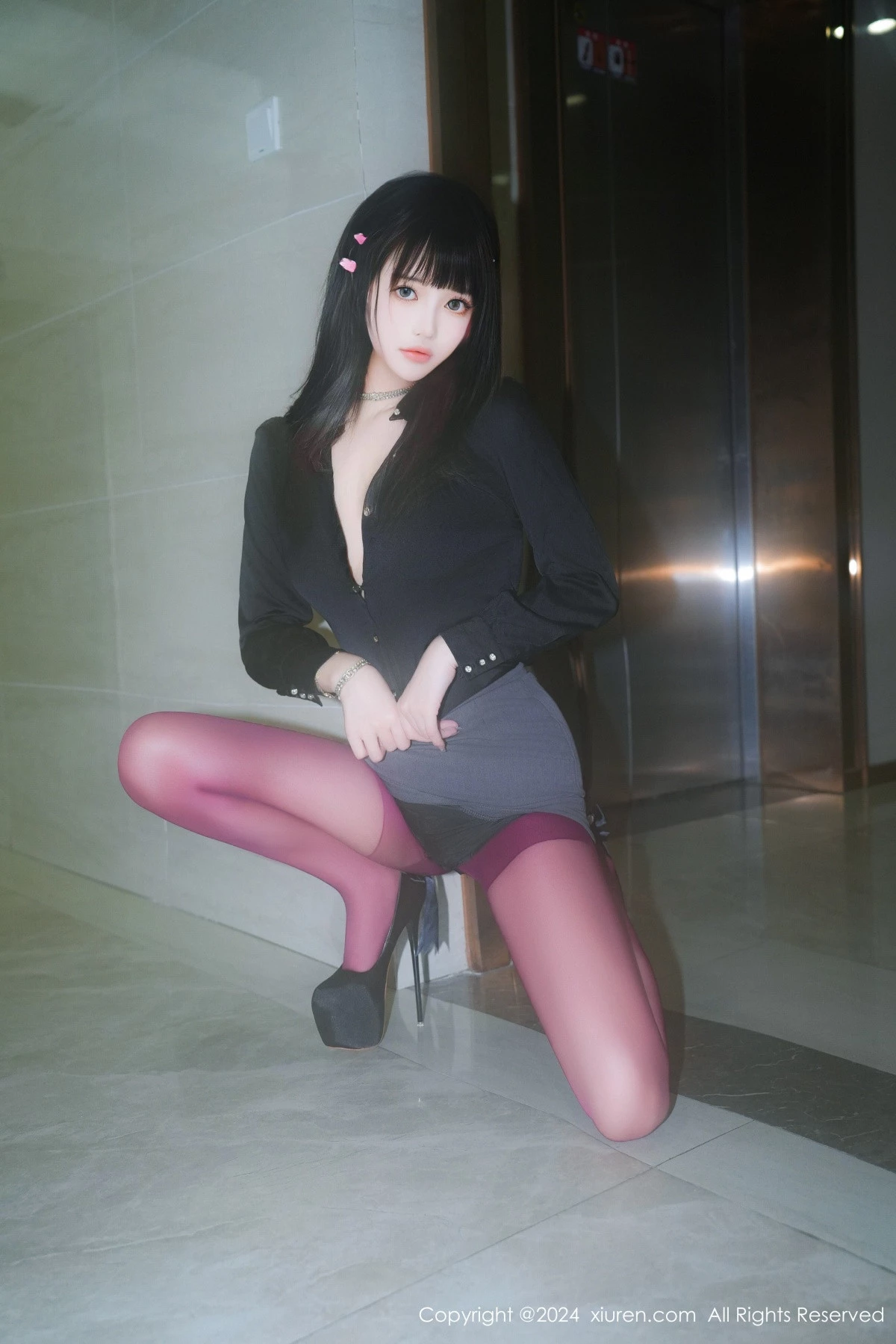 秀人集.com_[XiuRen秀人网]No.9142_新人模特小兔纯纯私房超薄红丝裤袜+灰丝裤袜秀翘臀美腿诱惑写真78P