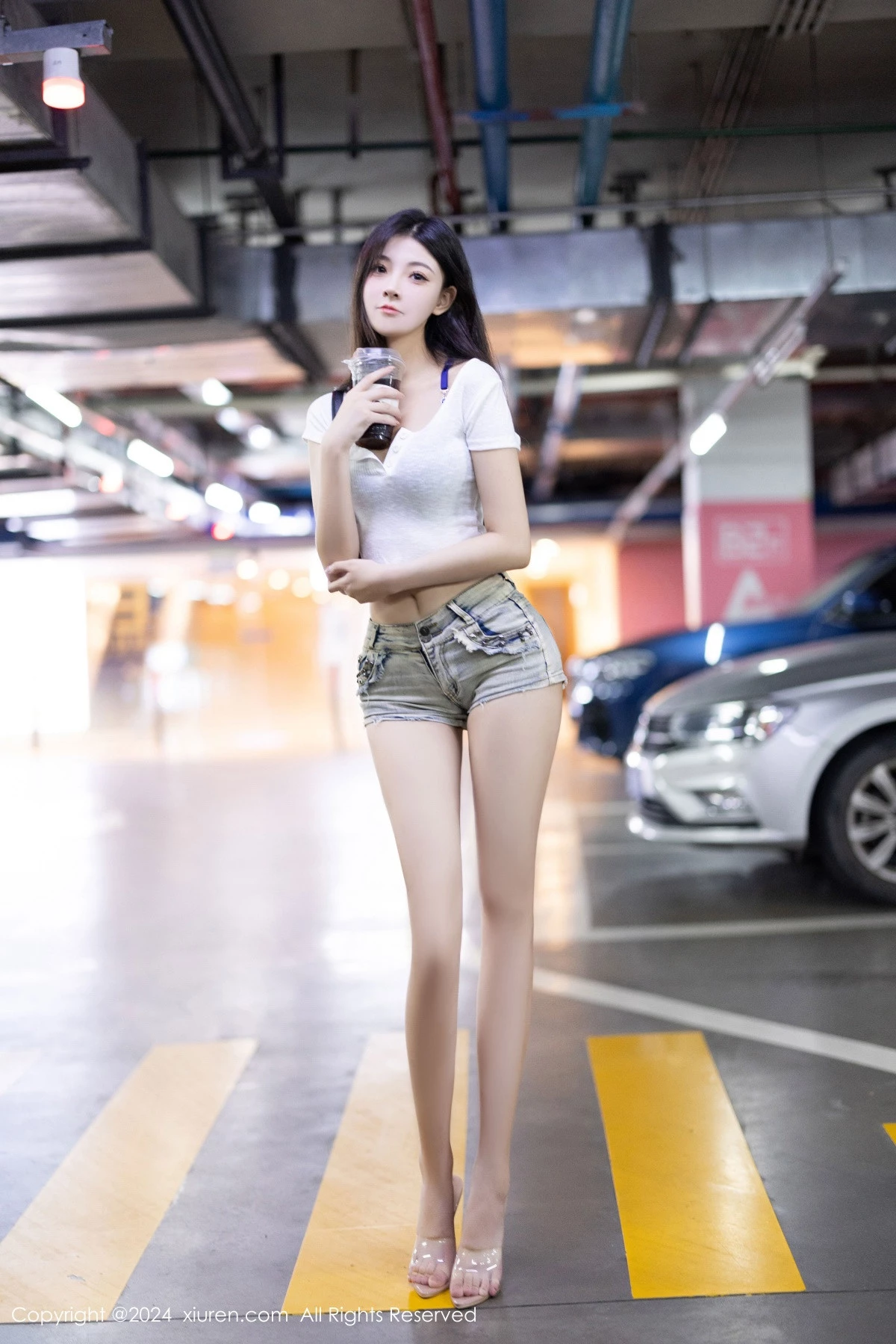 秀人集.com_[XiuRen秀人网]No.9141_新人模特初梦瑶性感白T配牛仔短裤露蓝色内衣秀曼妙身姿诱惑写真86P