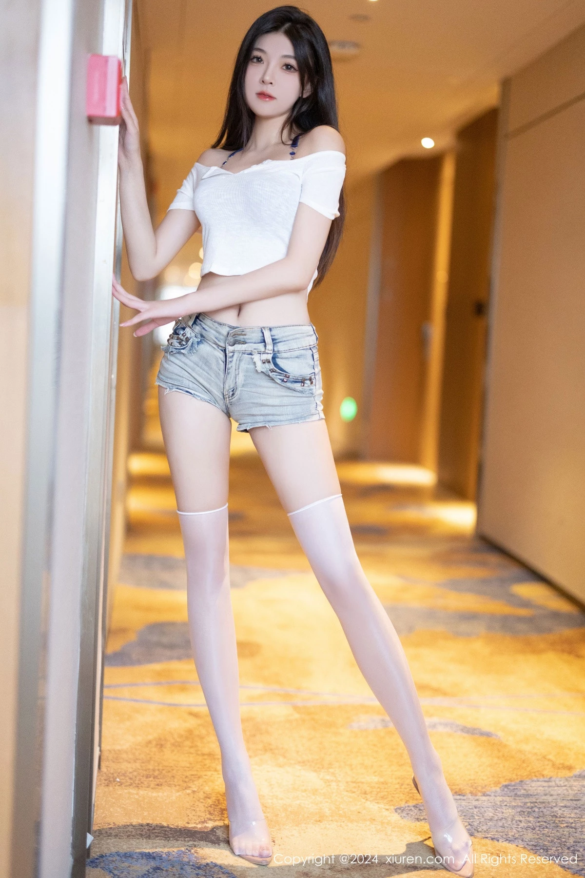 秀人集.com_[XiuRen秀人网]No.9141_新人模特初梦瑶性感白T配牛仔短裤露蓝色内衣秀曼妙身姿诱惑写真86P