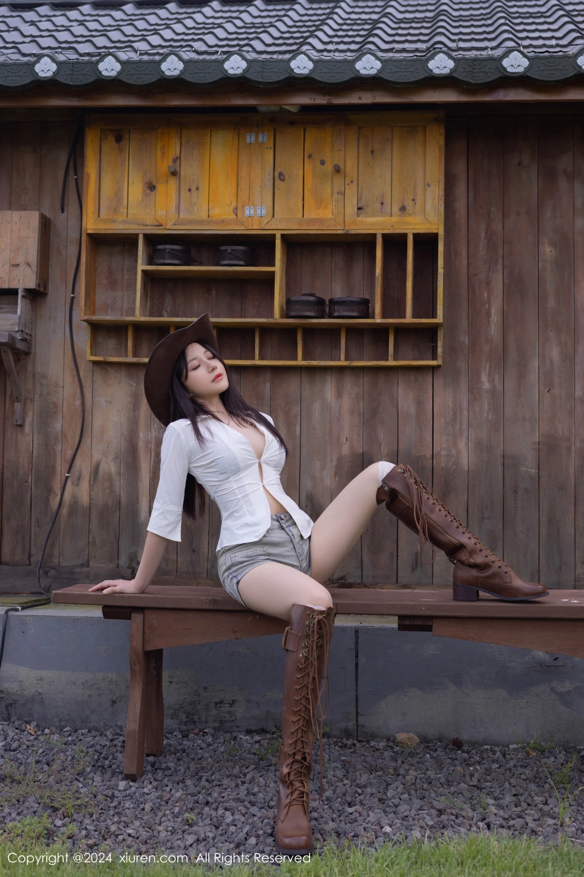 秀人集.com_[XiuRen秀人网]No.9166_模特鱼子酱Fish性感内衣配超短牛仔裤露白丝袜秀完美身材诱惑写真80P