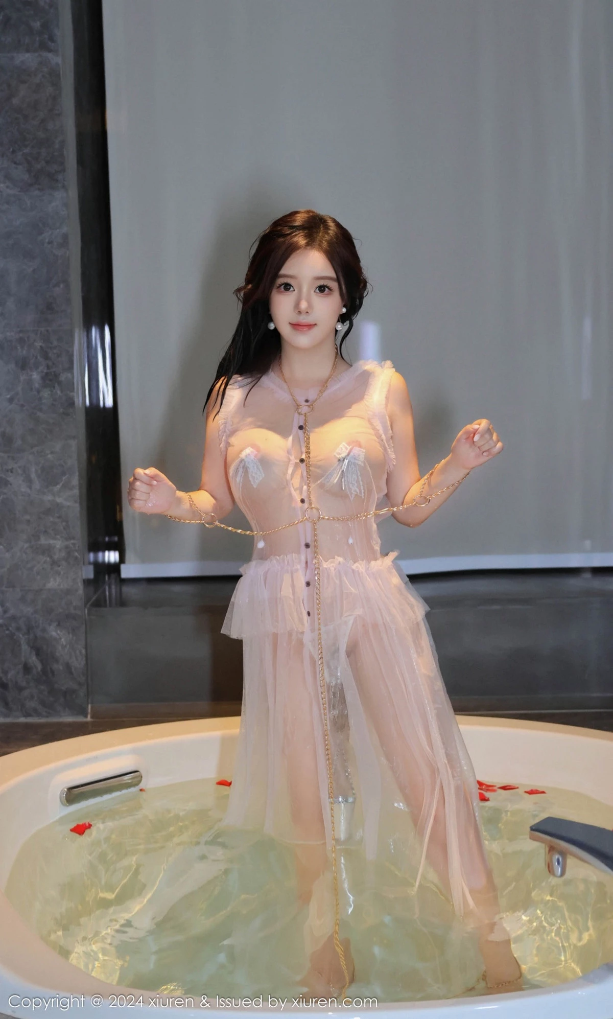 秀人集.com_[XiuRen秀人网]No.9164_模特小薯条nienie户外性感女仆装配超薄肉丝秀惹火身材诱惑写真87P