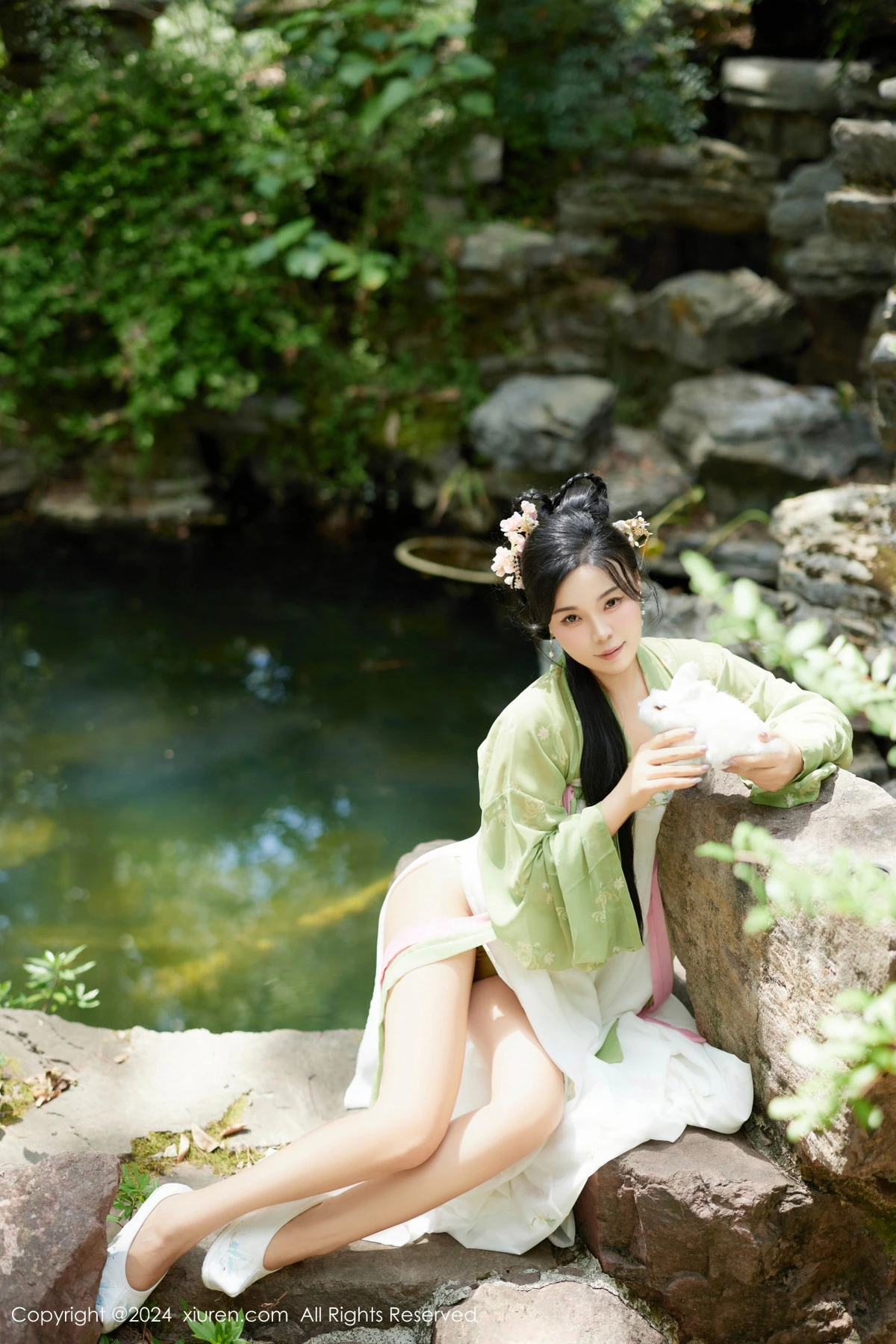 秀人集.com_[XiuRen秀人网]No.9162_模特麦田中秋汉服主题户外性感薄纱服饰秀曼妙身姿诱惑写真72P