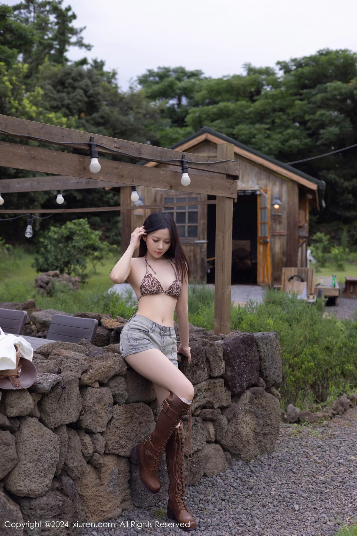 秀人集.com_[XiuRen秀人网]No.9166_模特鱼子酱Fish性感内衣配超短牛仔裤露白丝袜秀完美身材诱惑写真80P