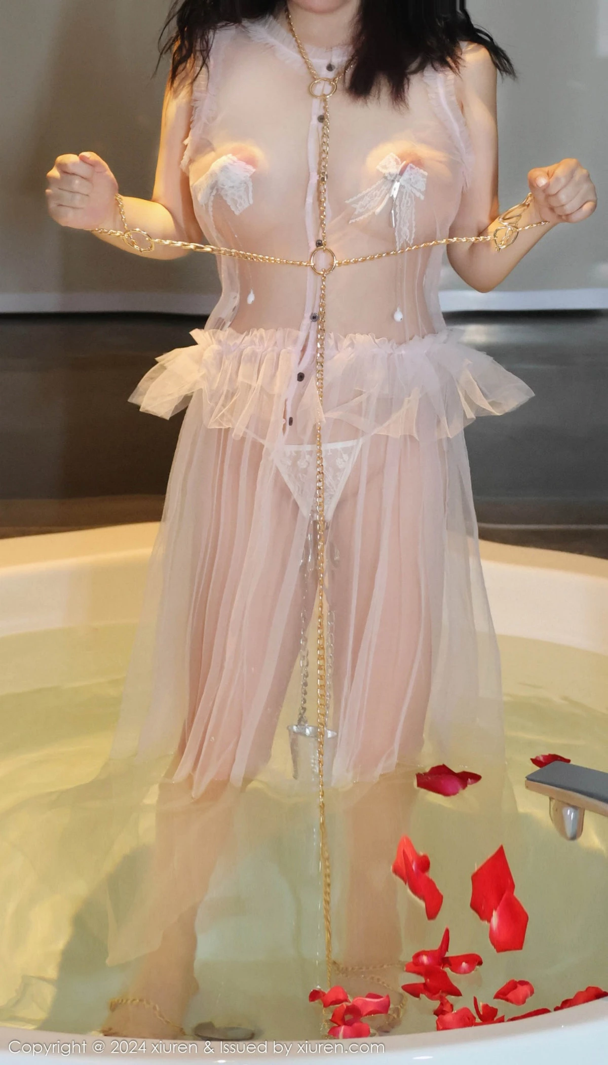 秀人集.com_[XiuRen秀人网]No.9164_模特小薯条nienie户外性感女仆装配超薄肉丝秀惹火身材诱惑写真87P