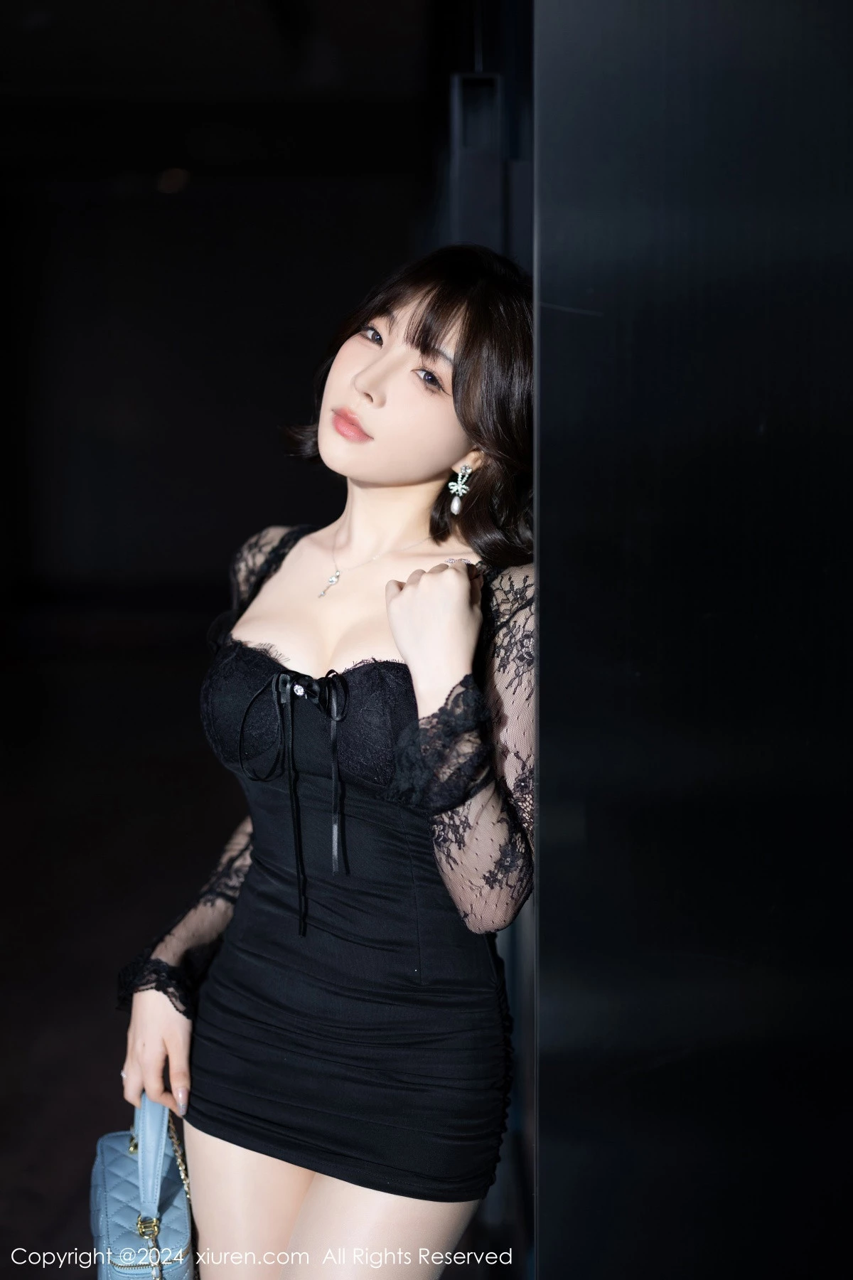 秀人集.com_[XiuRen秀人网]No.9048_女神徐莉芝Booty性感黑色蕾丝内衣配超薄肉丝秀完美身材诱惑写真84P