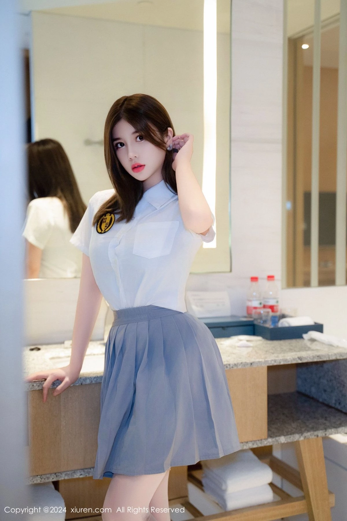 秀人集.com_[XiuRen秀人网]No.9066_模特周jojobaby性感白T露蕾丝内衣配白丝袜秀丰腴翘臀诱惑写真83P