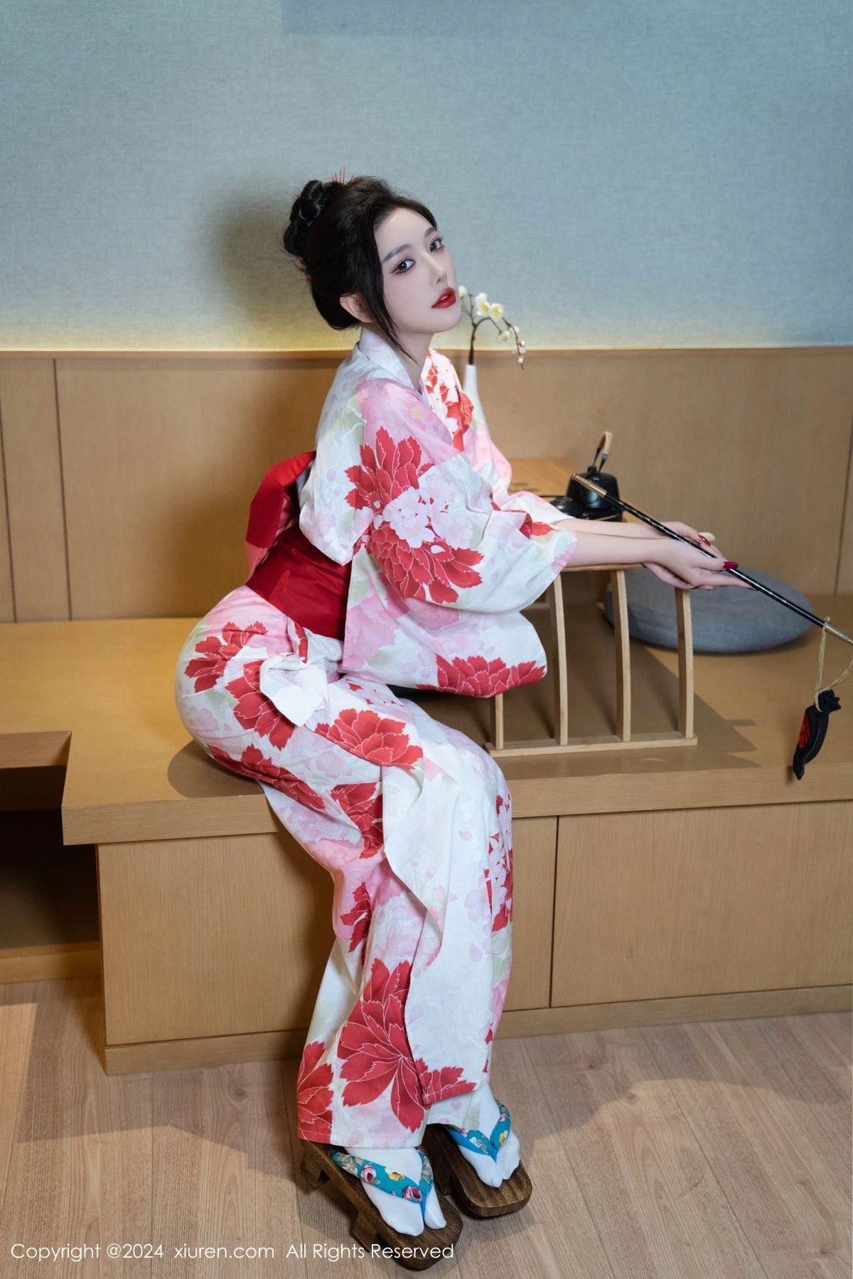 秀人集.com_[XiuRen秀人网]No.9208_女神杨晨晨性感红色花朵服饰露红色情趣内衣秀丰腴身材诱惑写真96P