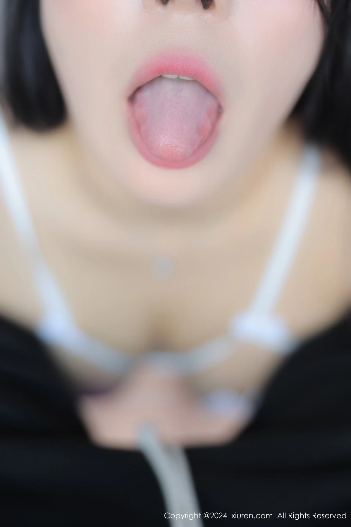 秀人集.com_[XiuRen秀人网]No.9221_模特麦田性感白色情趣服饰配白丝吊袜秀丰满身材撩人诱惑写真80P