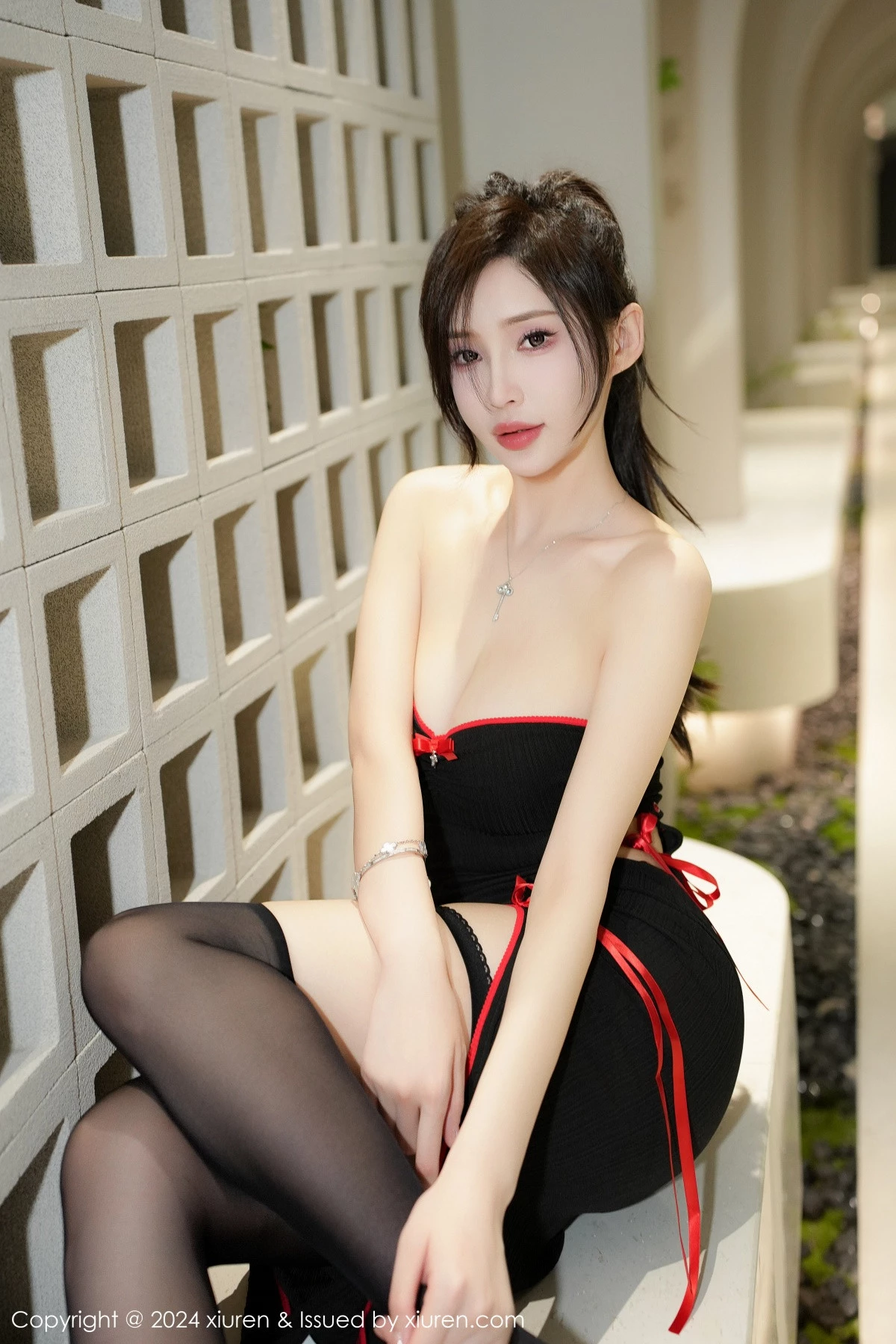 秀人集.com_[XiuRen秀人网]No.9220_女神Carol周妍希X性感黑色Coplay服饰配黑丝吊袜秀美腿诱惑写真59P