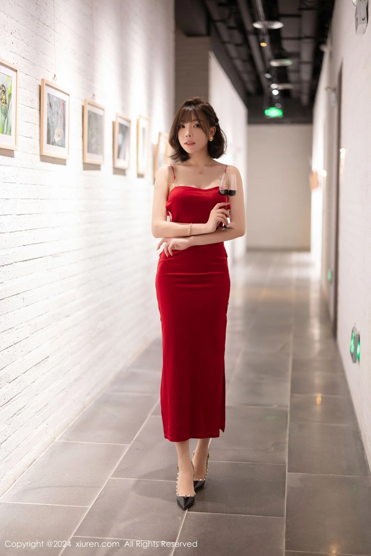 秀人集.com_[XiuRen秀人网]No.9229_女神徐莉芝Booty红色吊带连衣裙露情趣内衣秀曼妙身姿诱惑写真90P