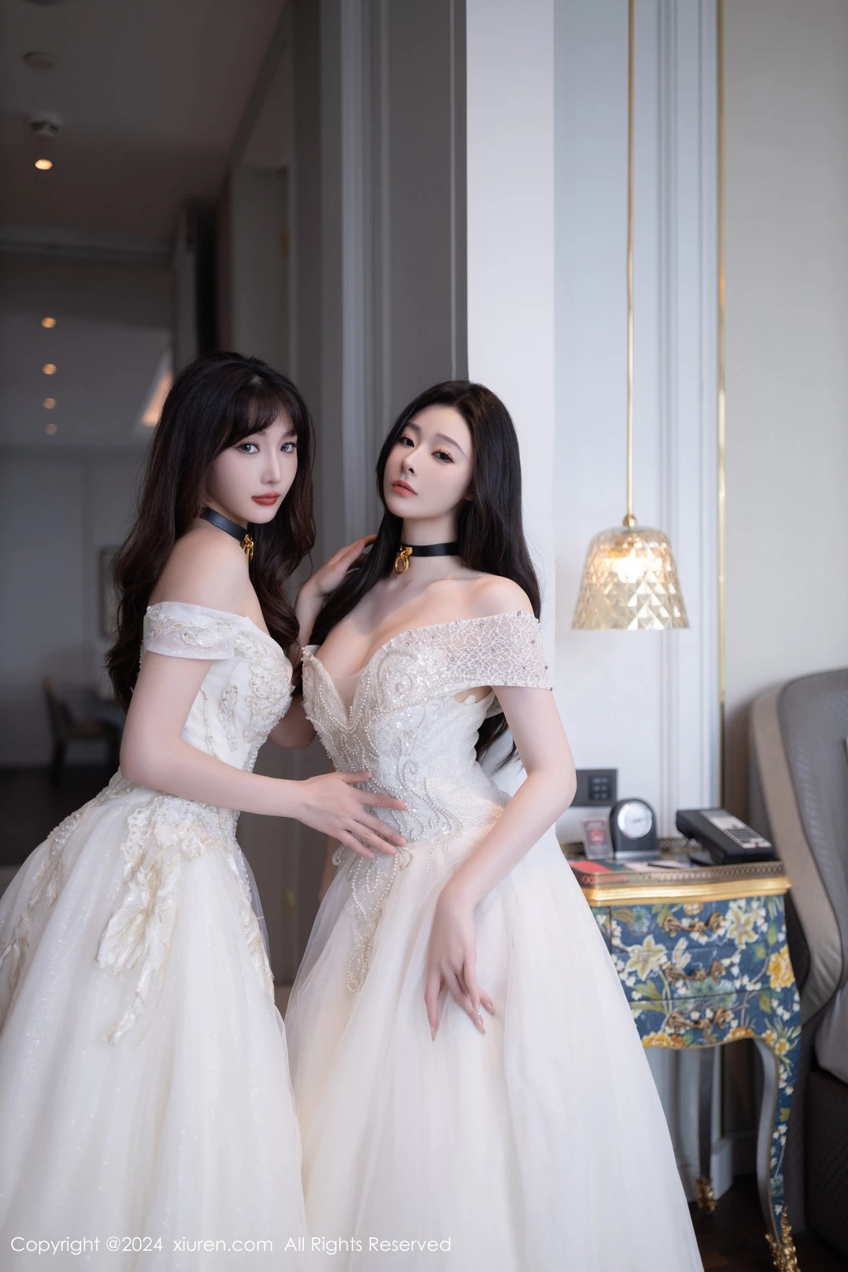 秀人集.com_[XiuRen秀人网]No.9240_模特合集女神小逗逗＆陆萱萱性感白色内衣秀完美身材诱惑写真80P