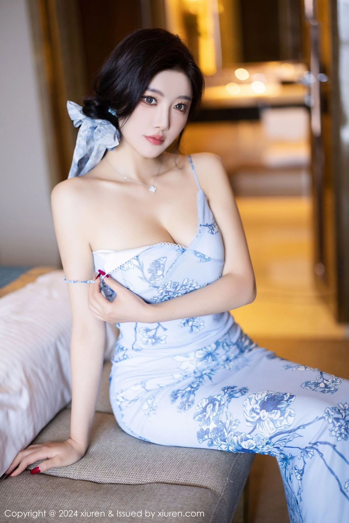 秀人集.com_[XiuRen秀人网]No.9249_女神杨晨晨Yome性感浅色吊带睡裙配白丝袜秀丰腴身材诱惑写真81P