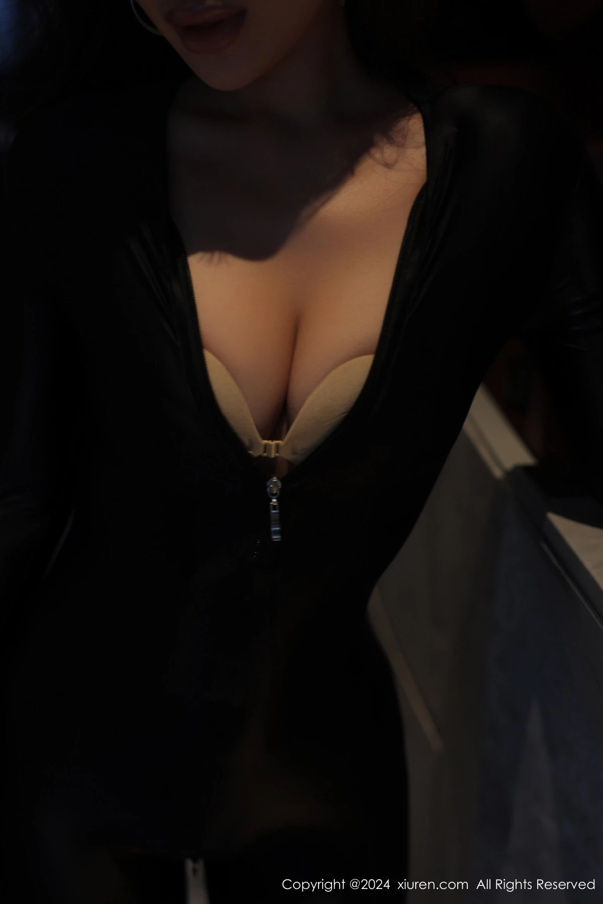 秀人集.com_[XiuRen秀人网]No.9259_新人模特FE-性感黑色连体衣露超薄黑丝秀丰腴身姿撩人诱惑写真59P