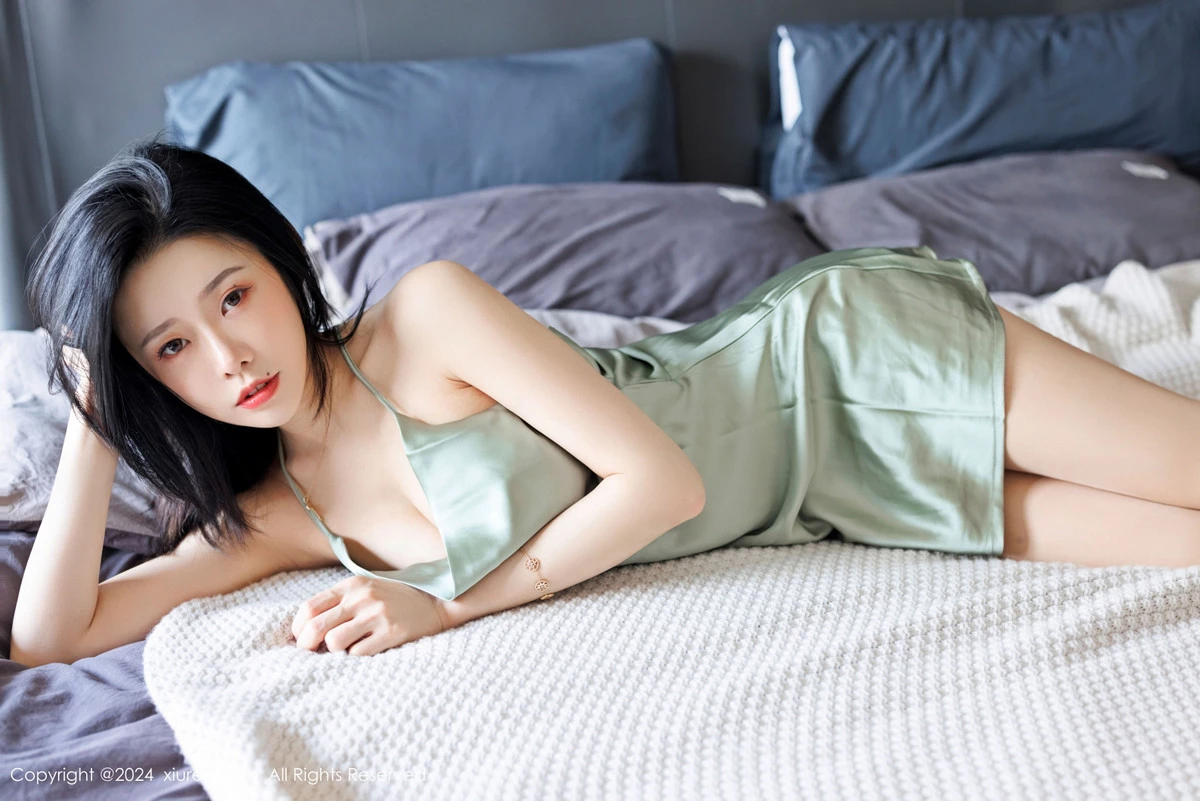 秀人集.com_[XiuRen秀人网]No.9264_模特luvian本能性感浅绿露肩吊带露红色内衣秀凹凸身材诱惑写真52P